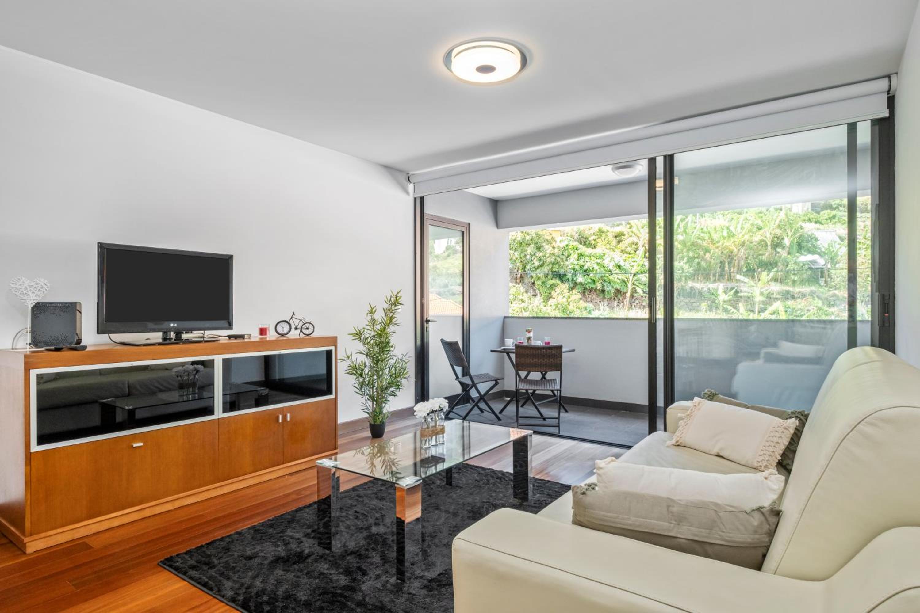 One-Bedroom Apartment photo 1