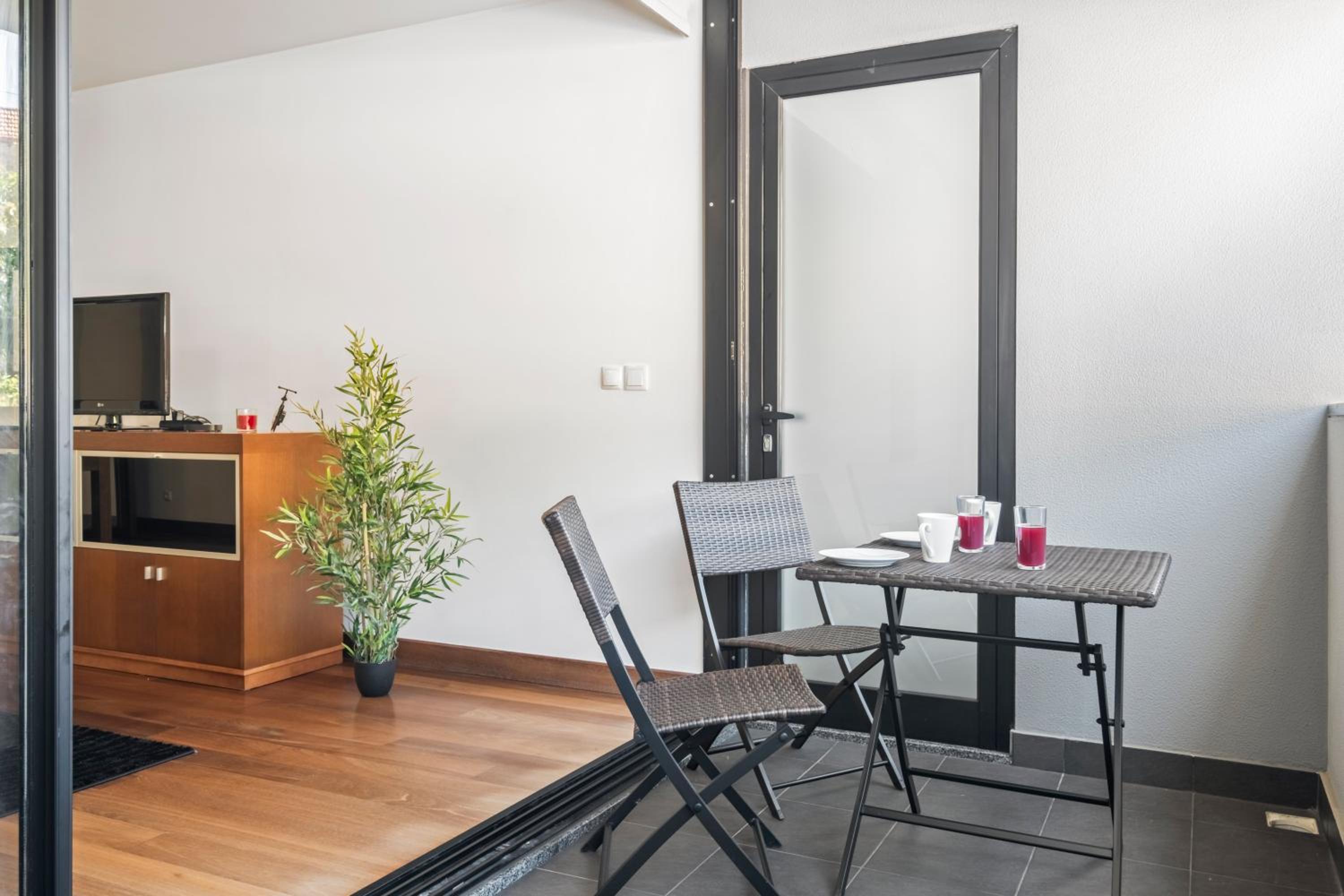 One-Bedroom Apartment photo 2
