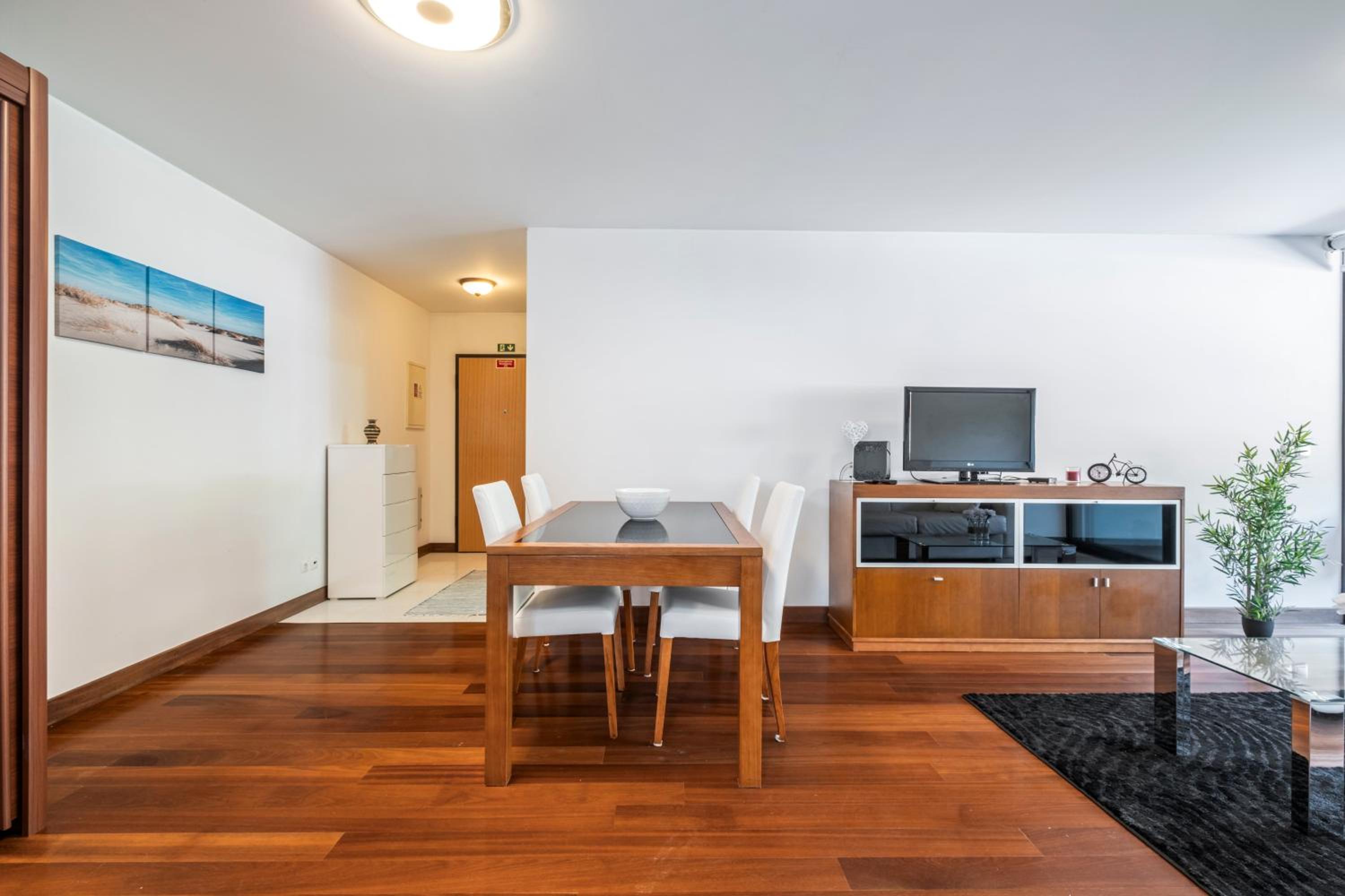 One-Bedroom Apartment photo 3