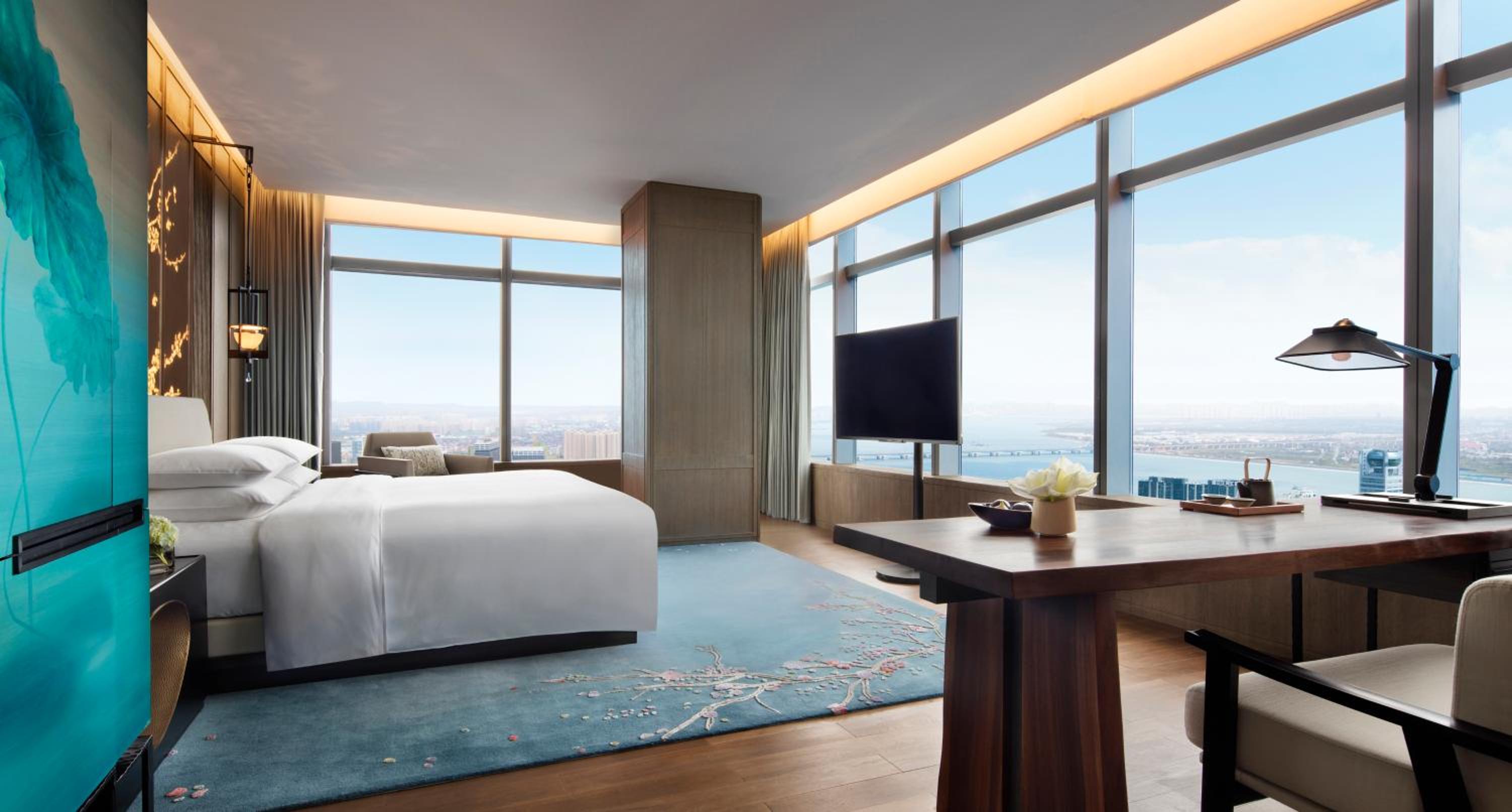 Deluxe King Room with River View