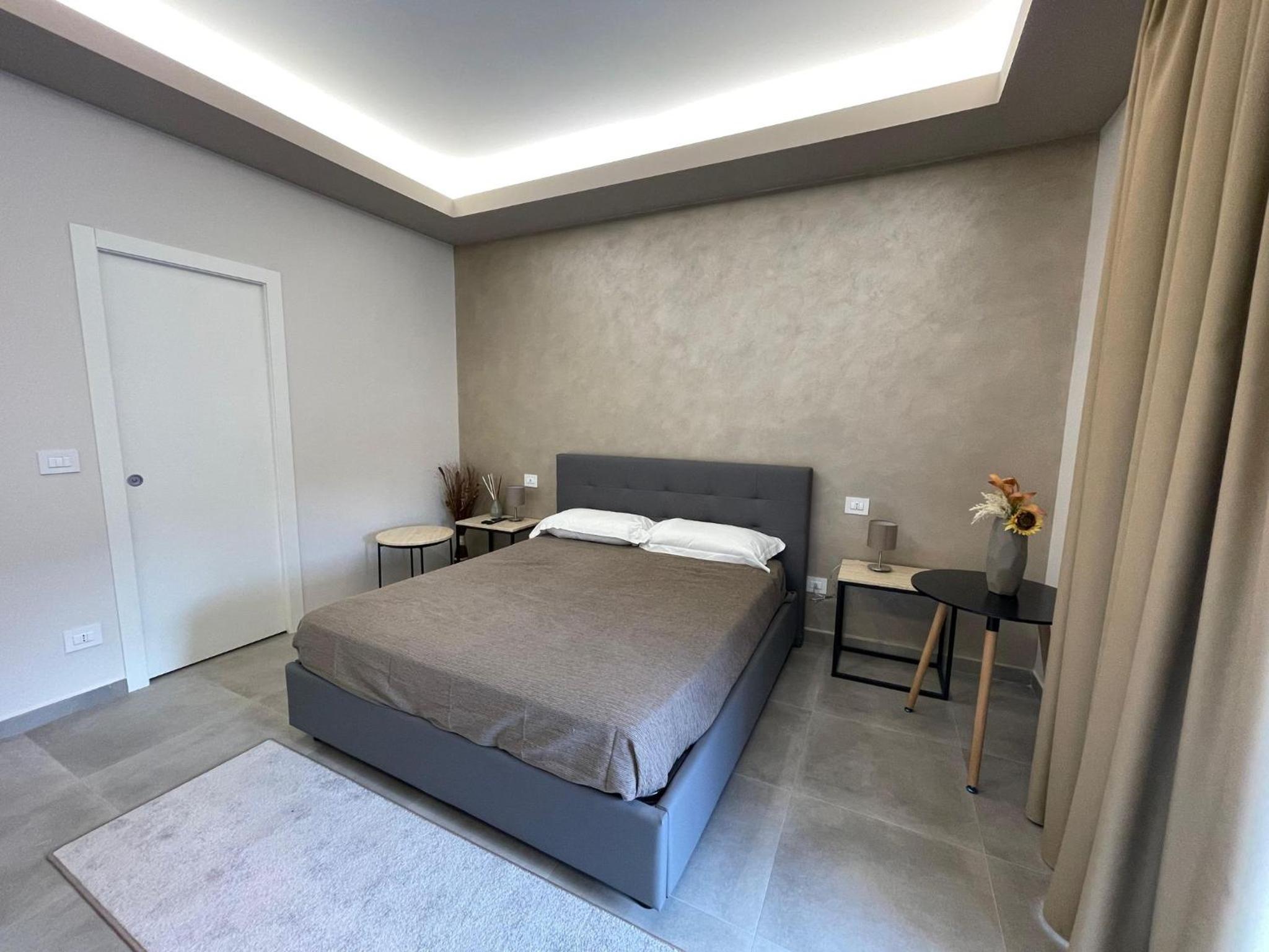 Deluxe Double Room with Balcony - Photo 11