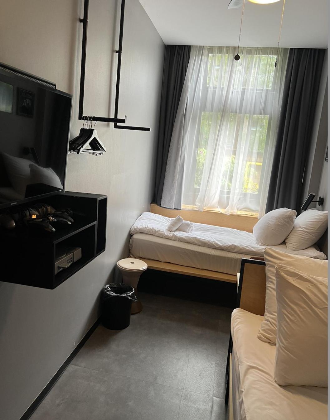 Small Twin Room thumbnail 6