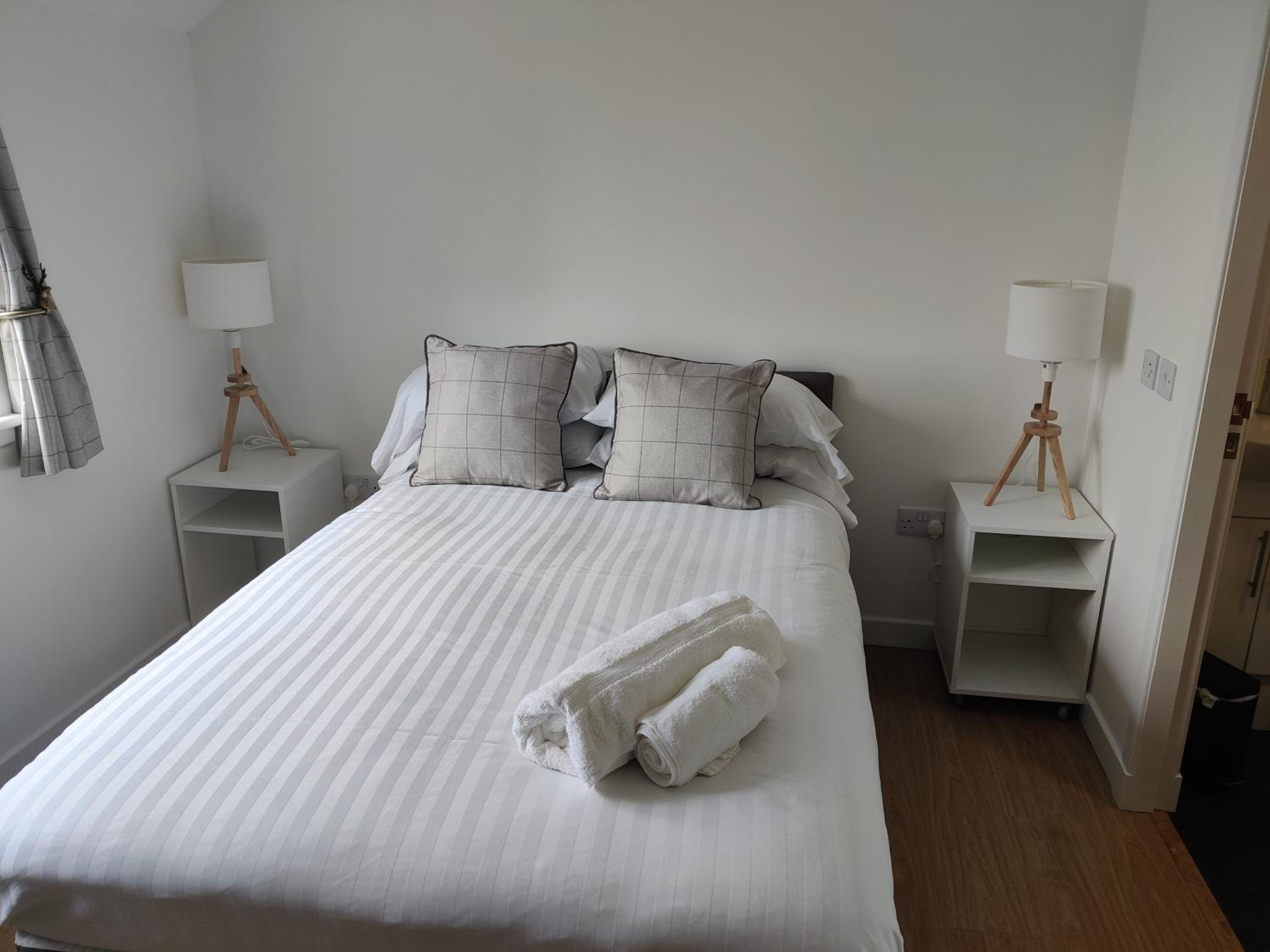 Two-Bedroom House - Photo 4