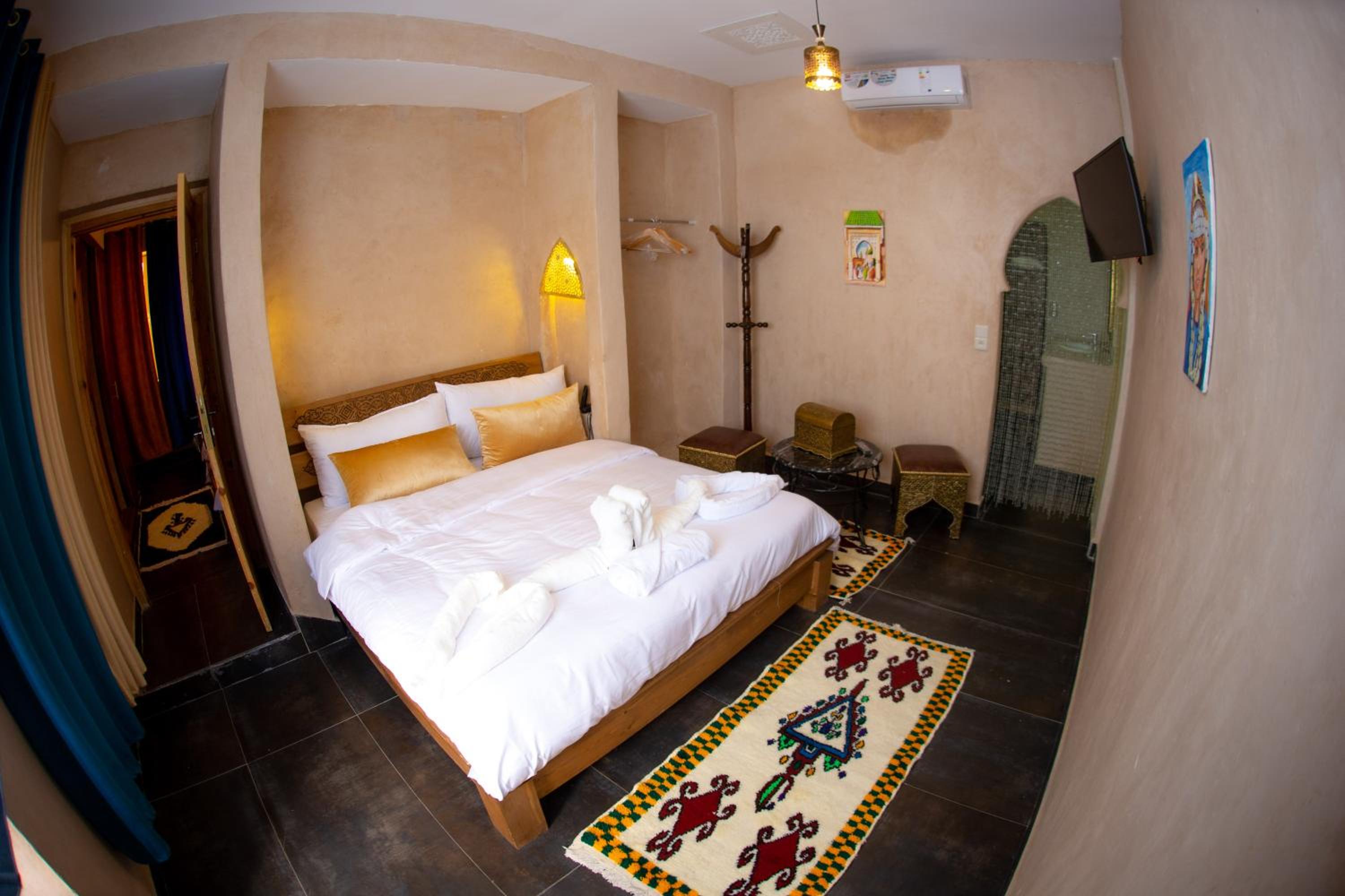 Deluxe Family Suite photo 3