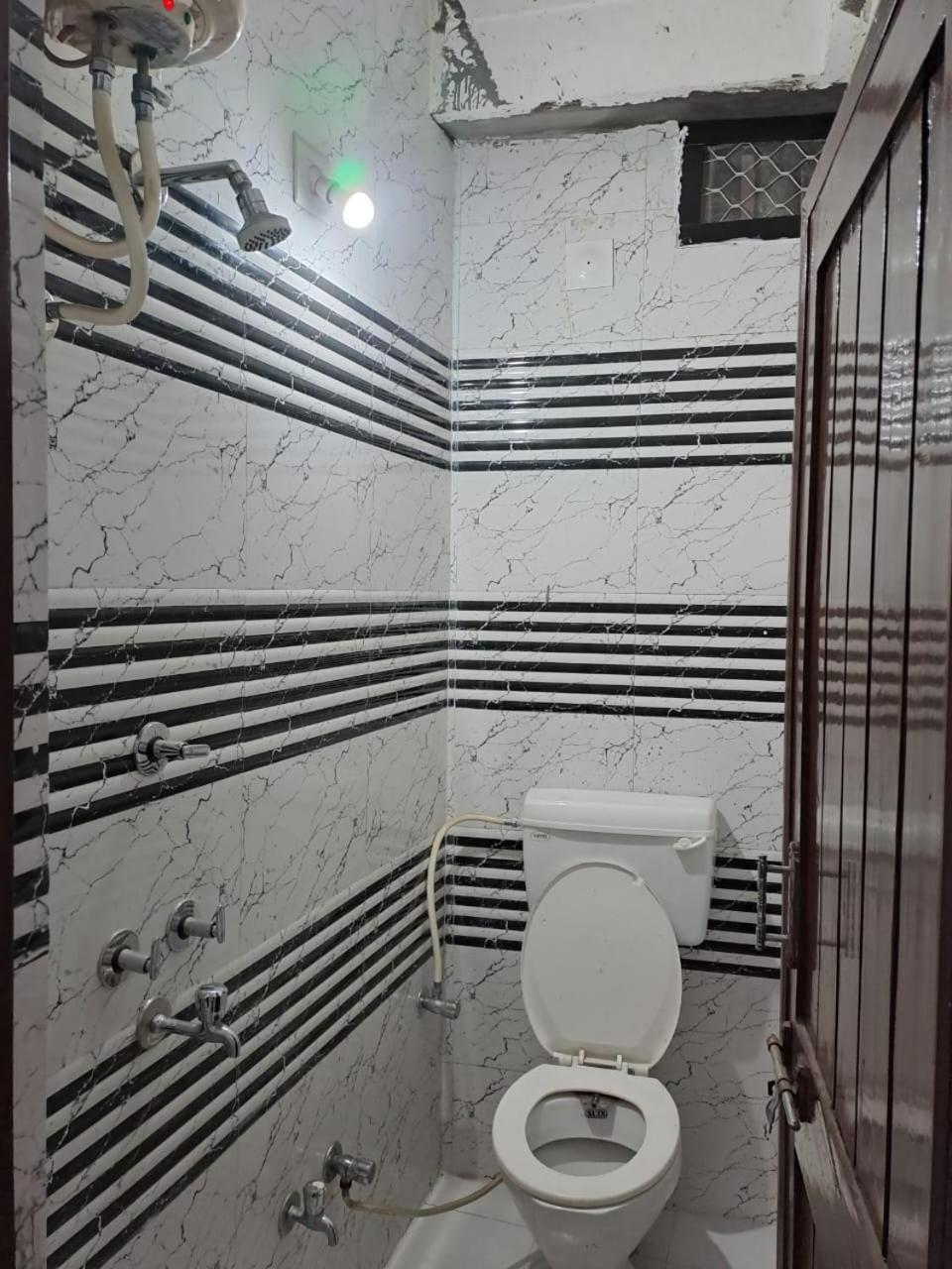 Double Room - Photo 6