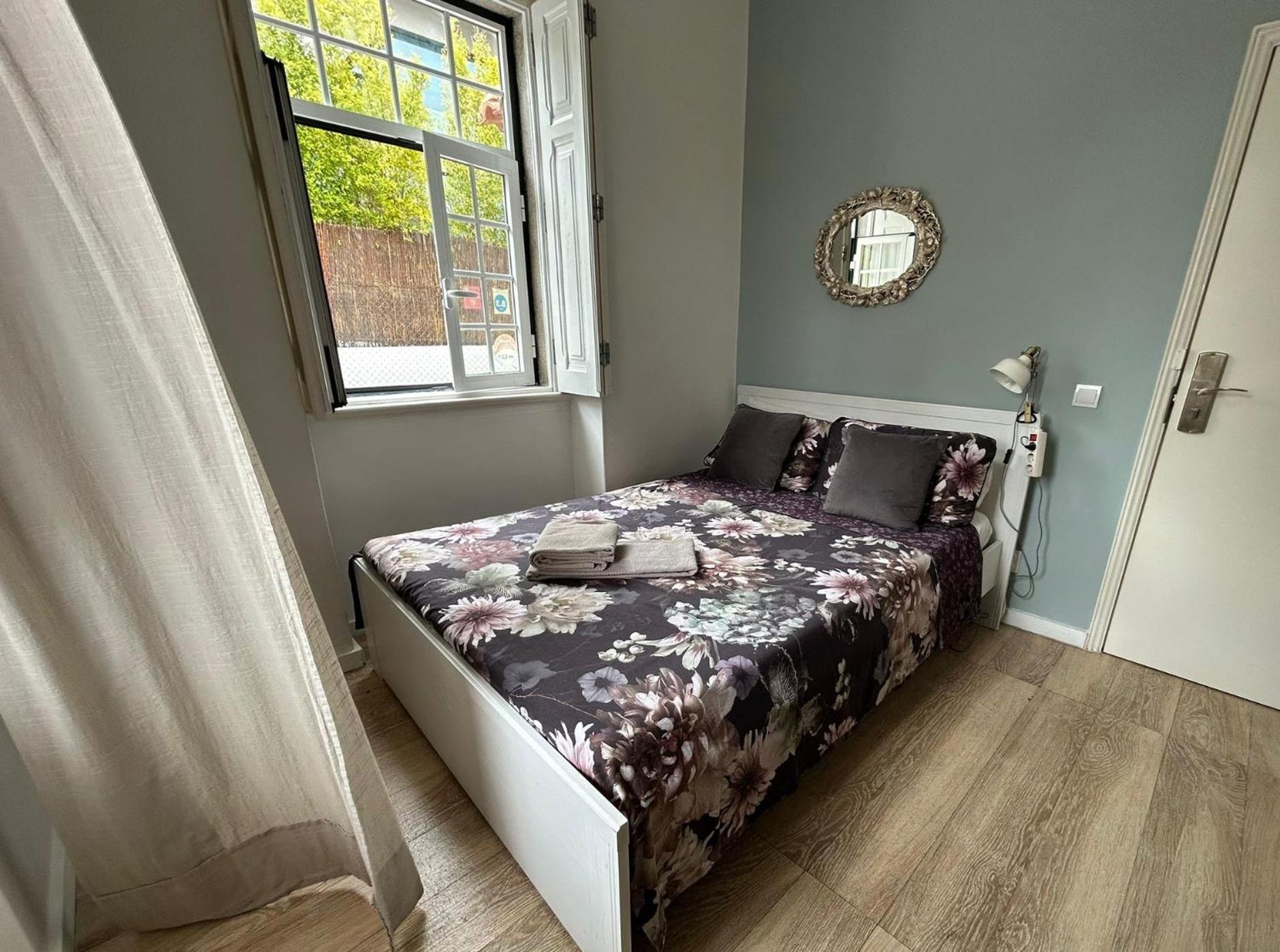 Double Room with Shared Bathroom photo 1
