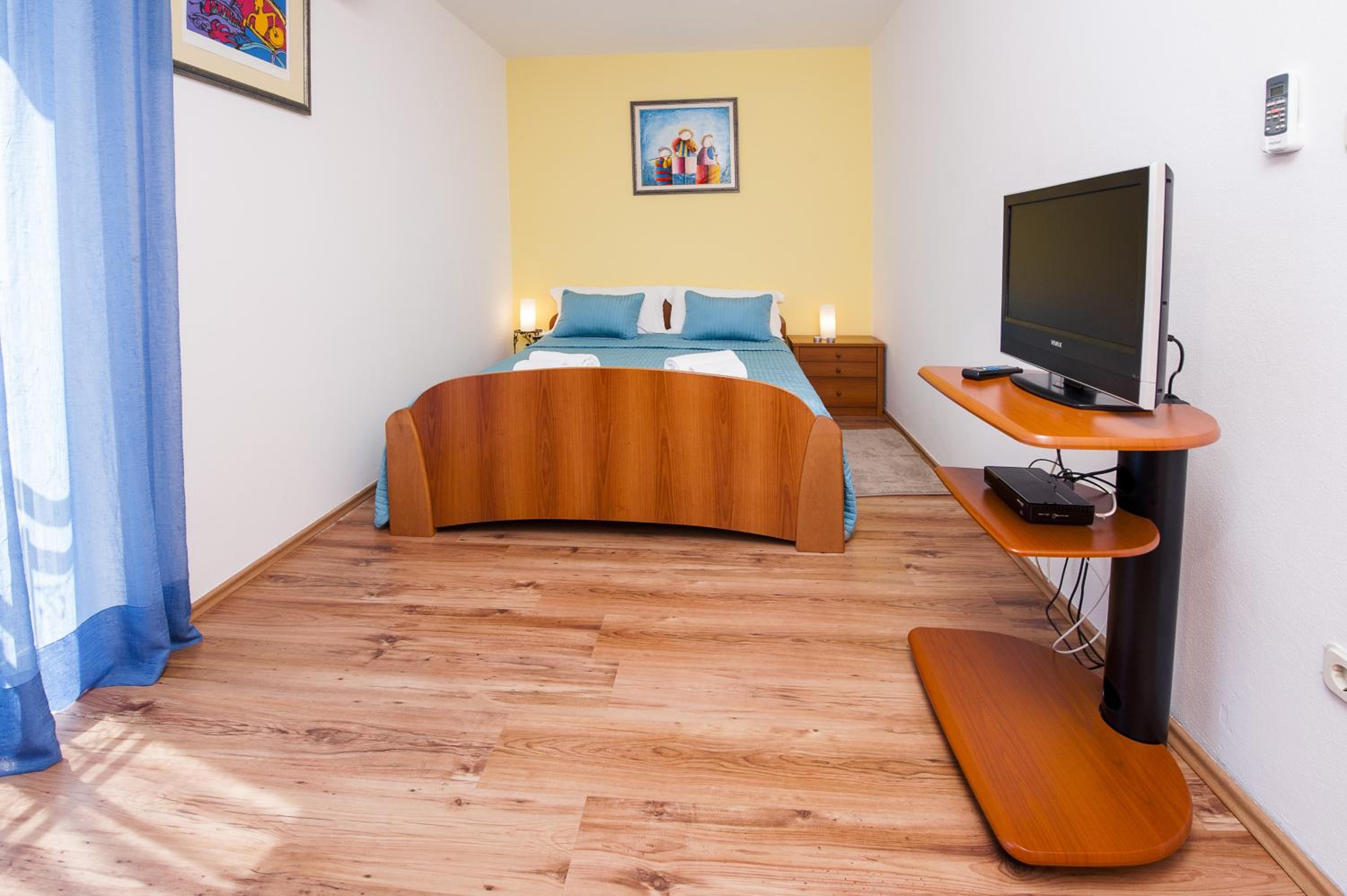 One-Bedroom Apartment (3 Adults)