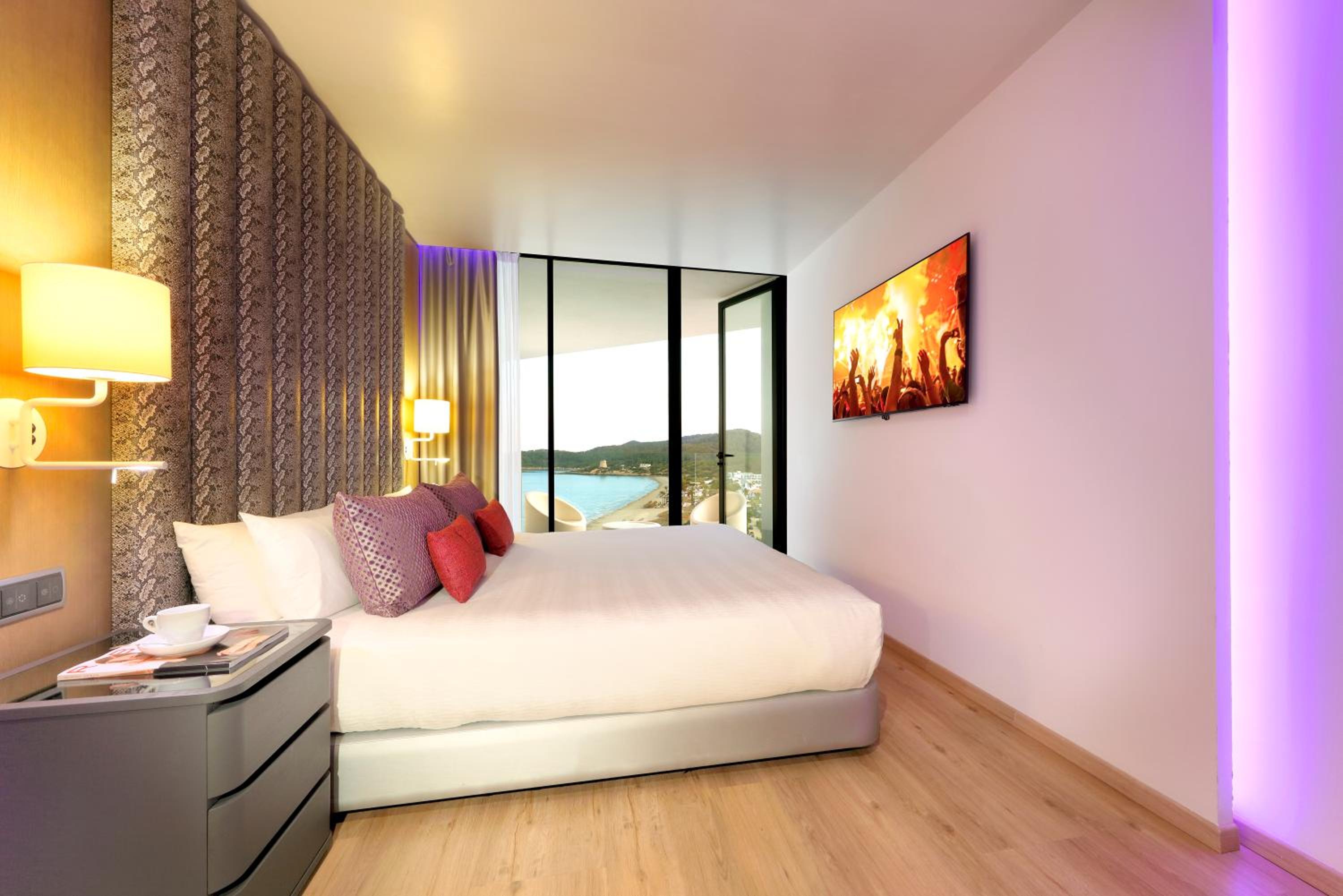 Estudio Suite Gold (2 Adults + 2 Children)