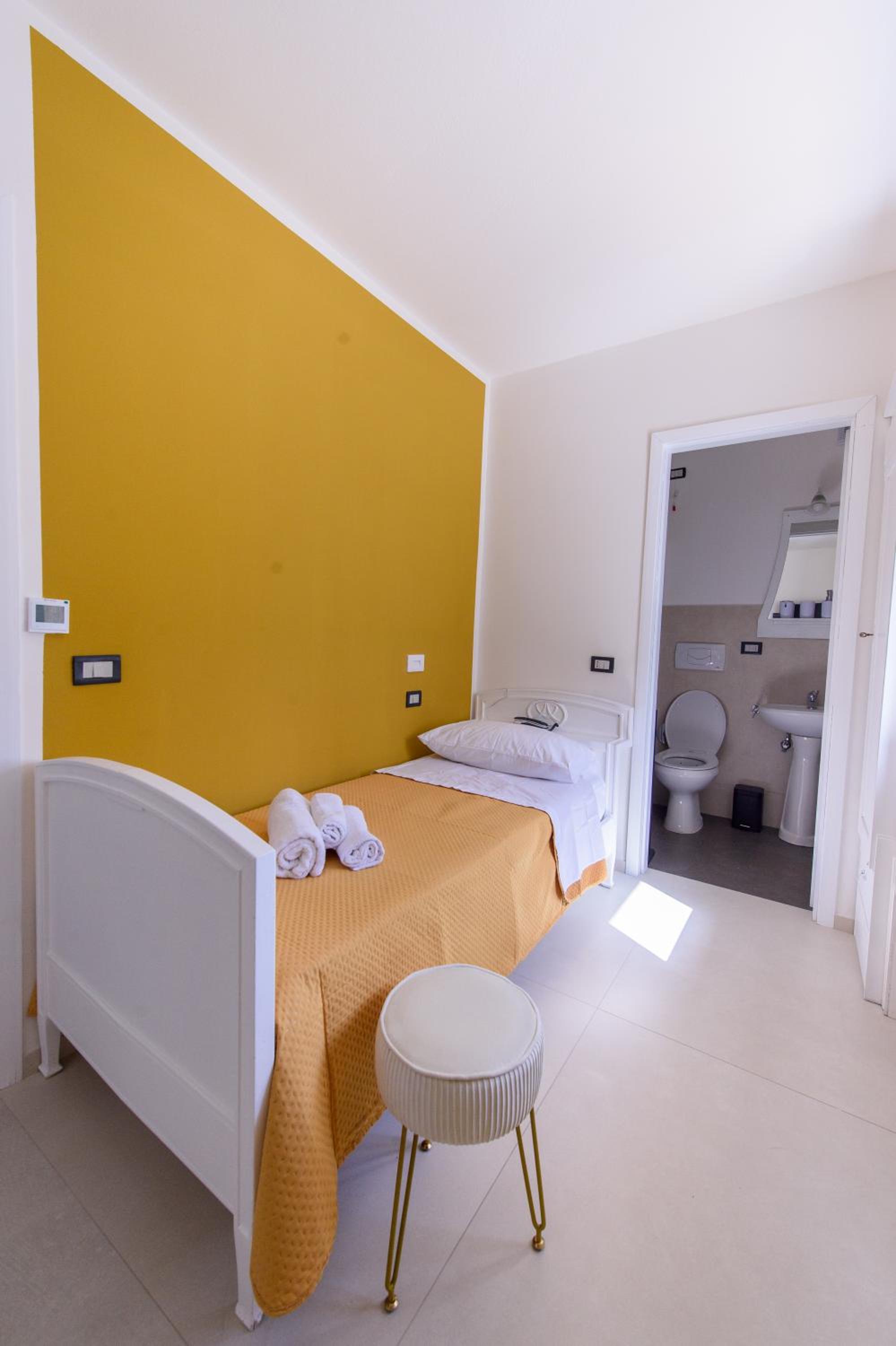 Single Room with Private Bathroom photo 3