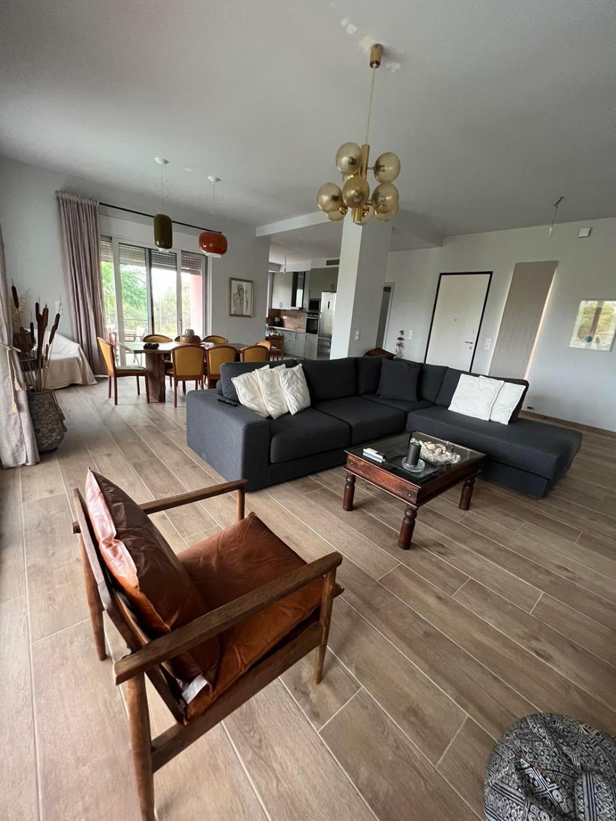 Three-Bedroom Villa photo 1