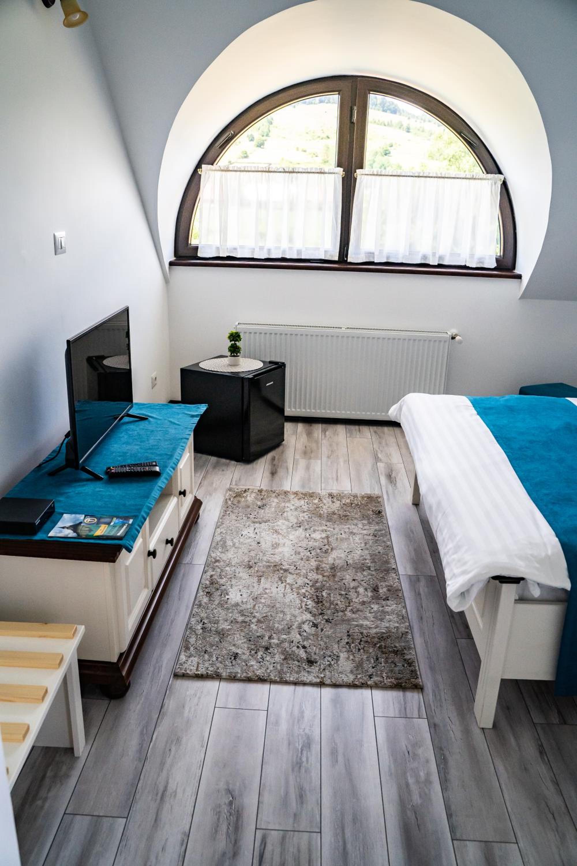 Double Room with Private Bathroom - Photo 2