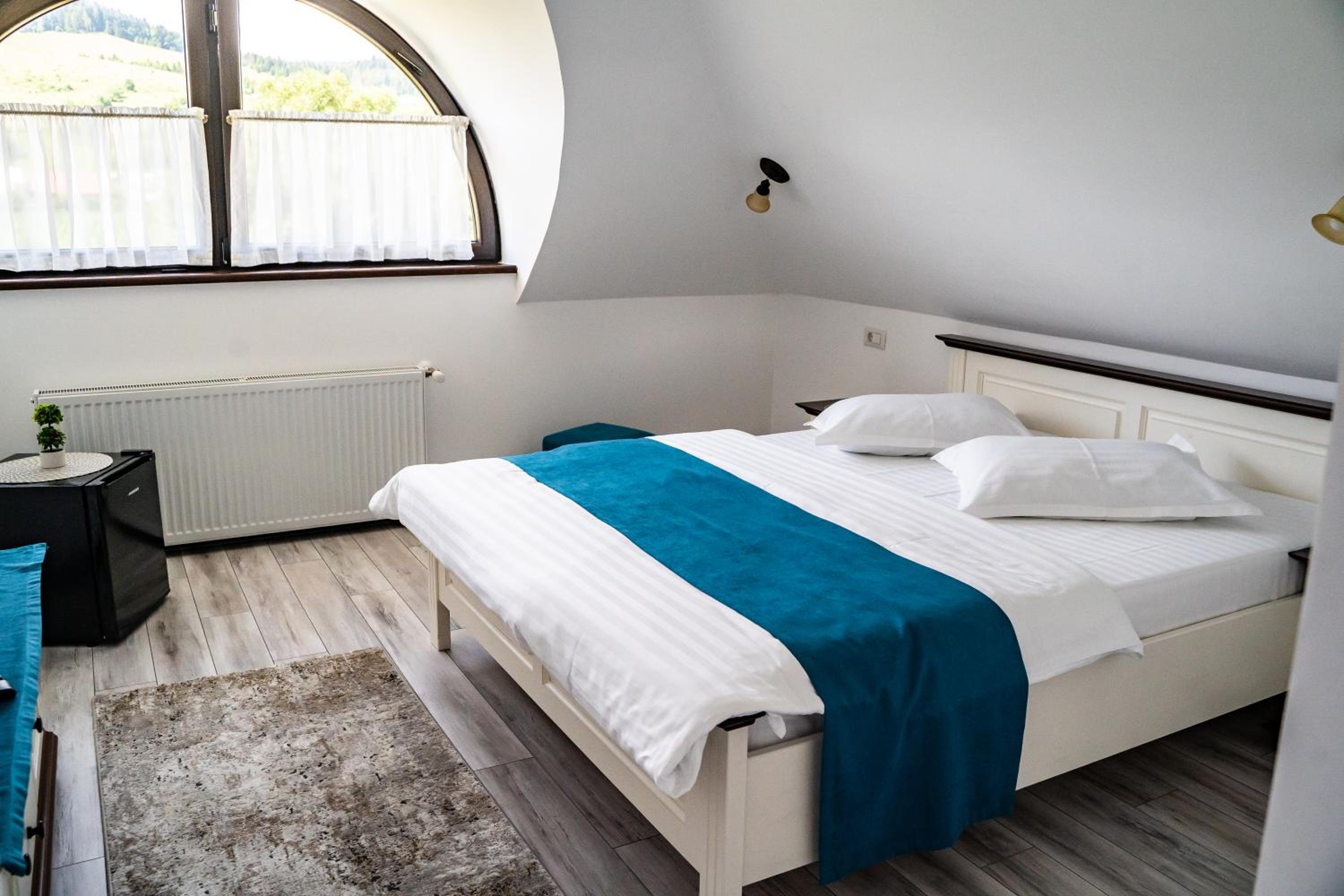 Double Room with Private Bathroom - Photo 3