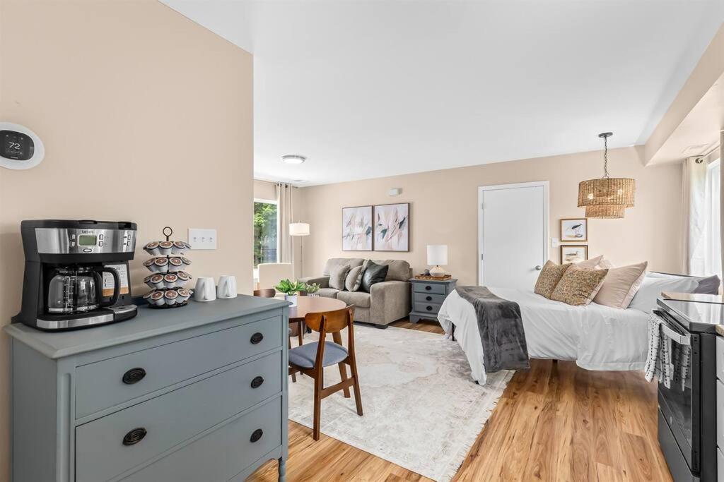 One-Bedroom Apartment photo 2
