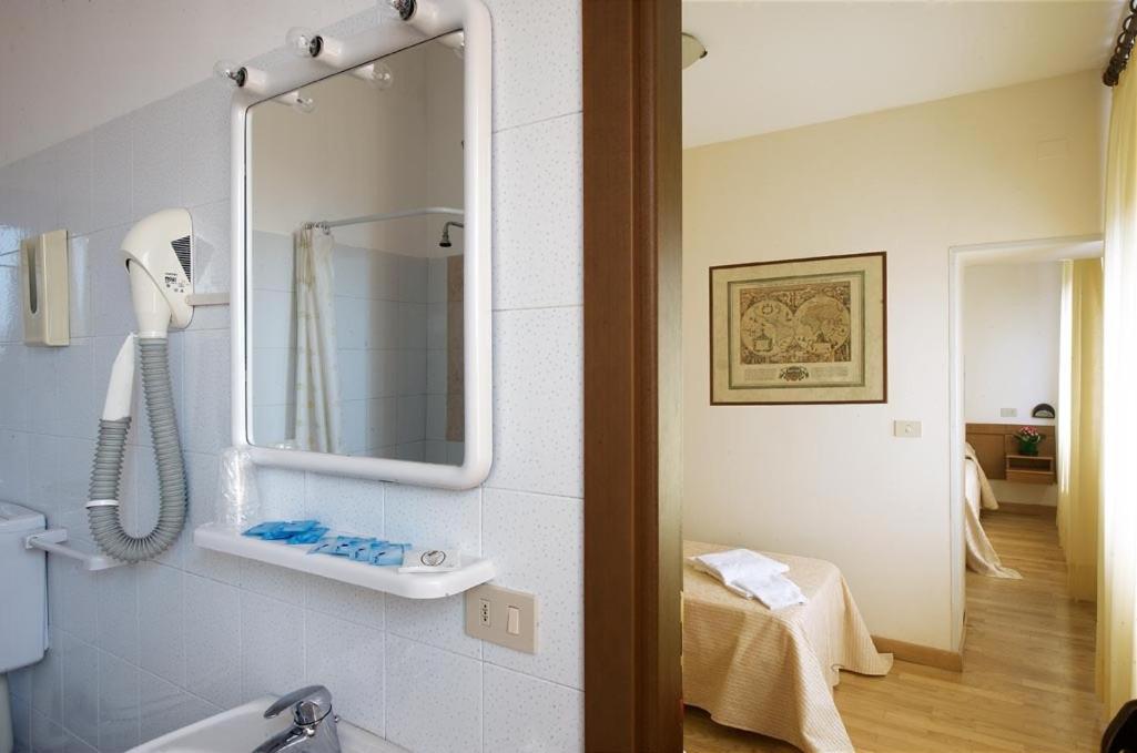 Quadruple Room - Photo 2