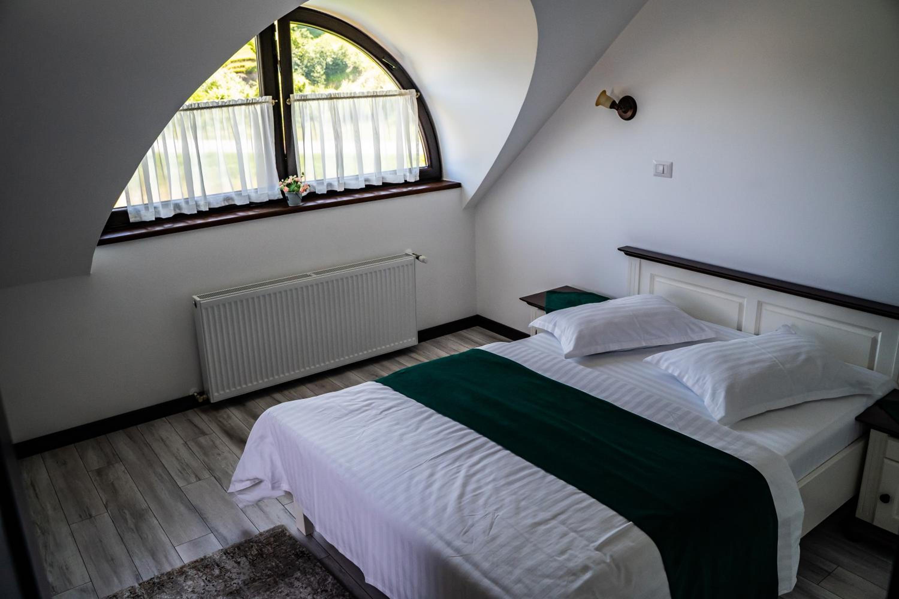 Double Room with Private Bathroom - Photo 6