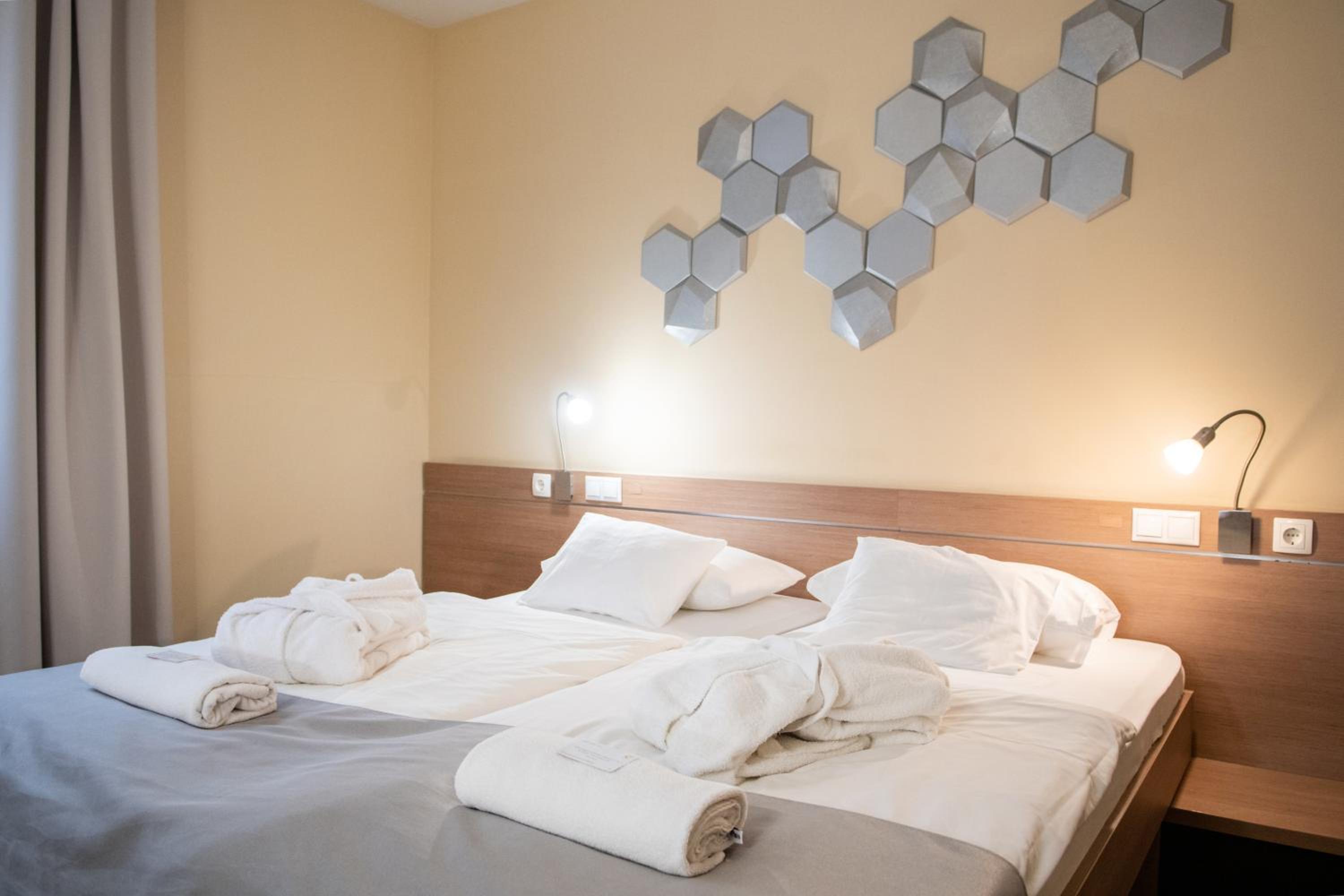 Double Room - Photo 6