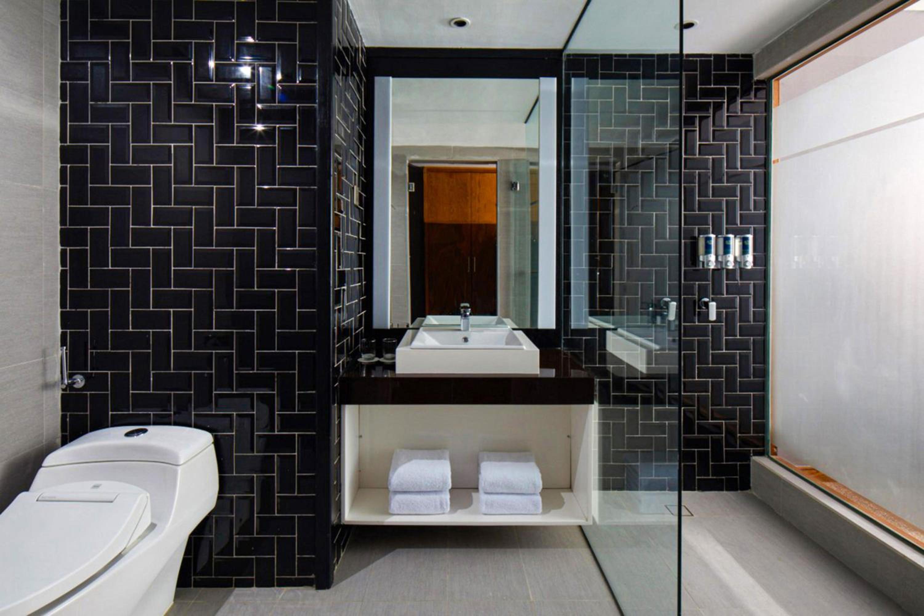 Deluxe Premium Twin Room with Free Airport Shuttle Transfer - Photo 5