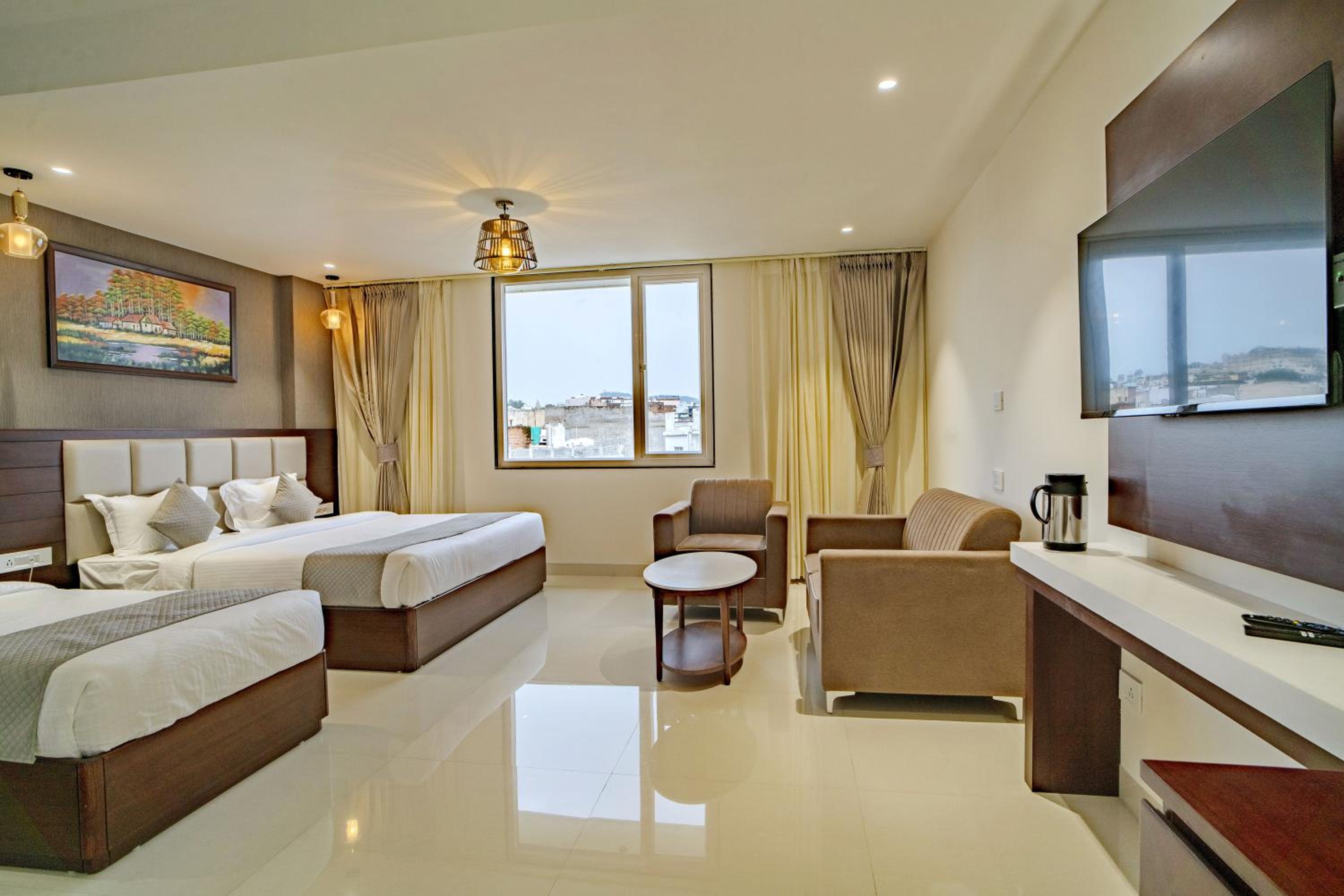 Family Room City View photo 3