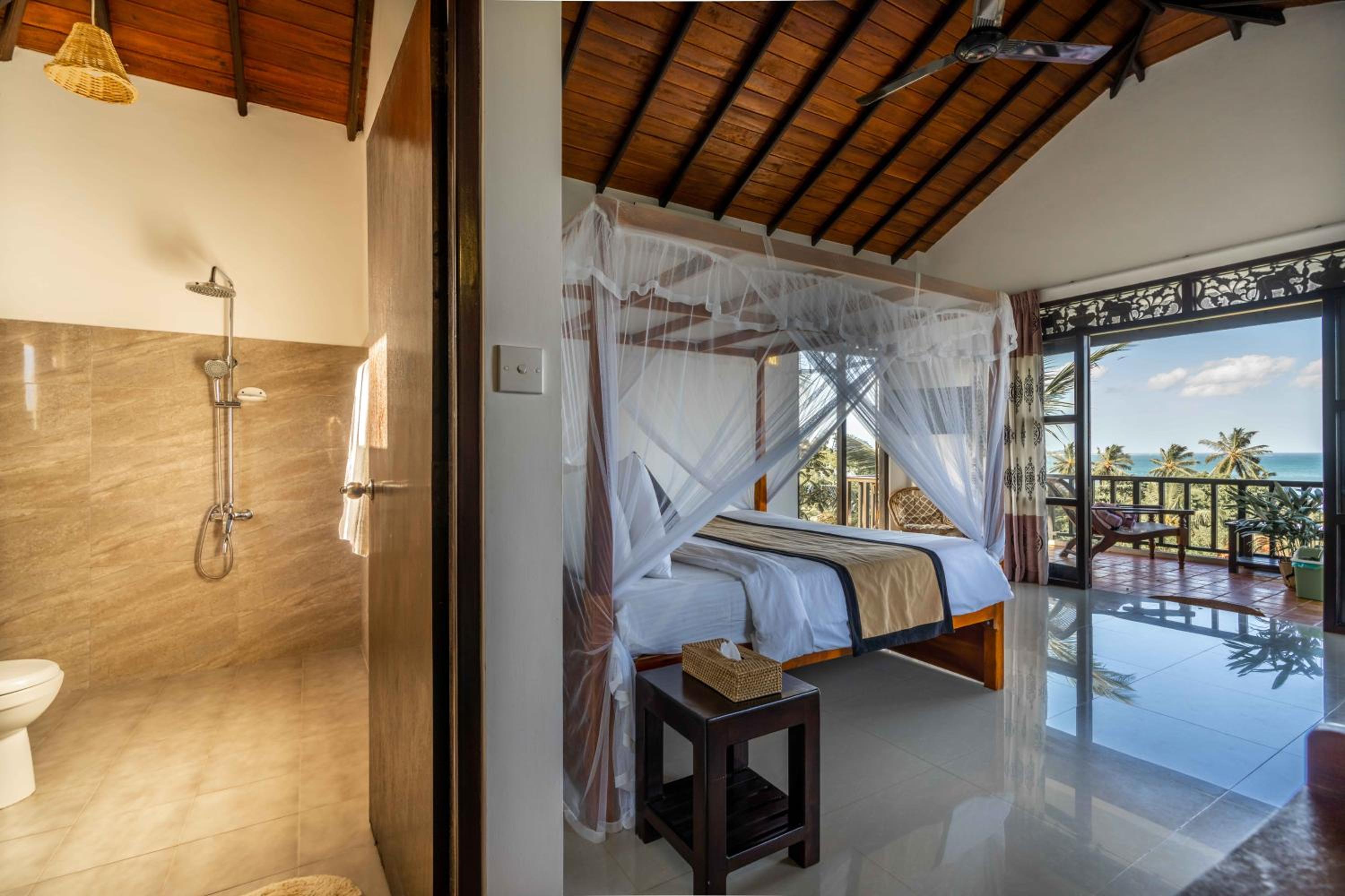 Deluxe Twin Room with Balcony and Sea View photo 3