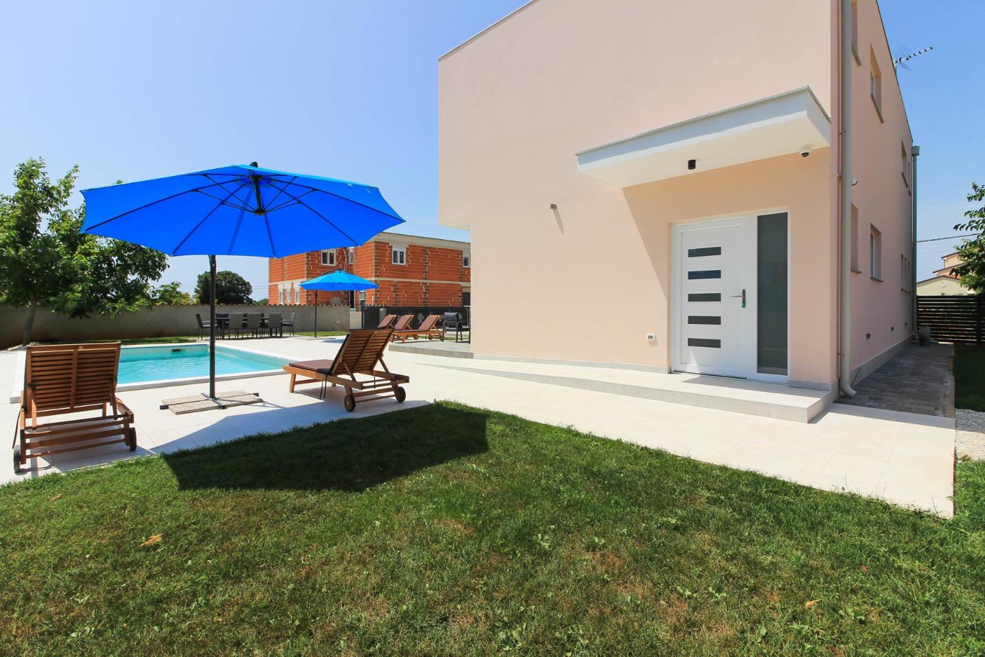 Villa photo 2
