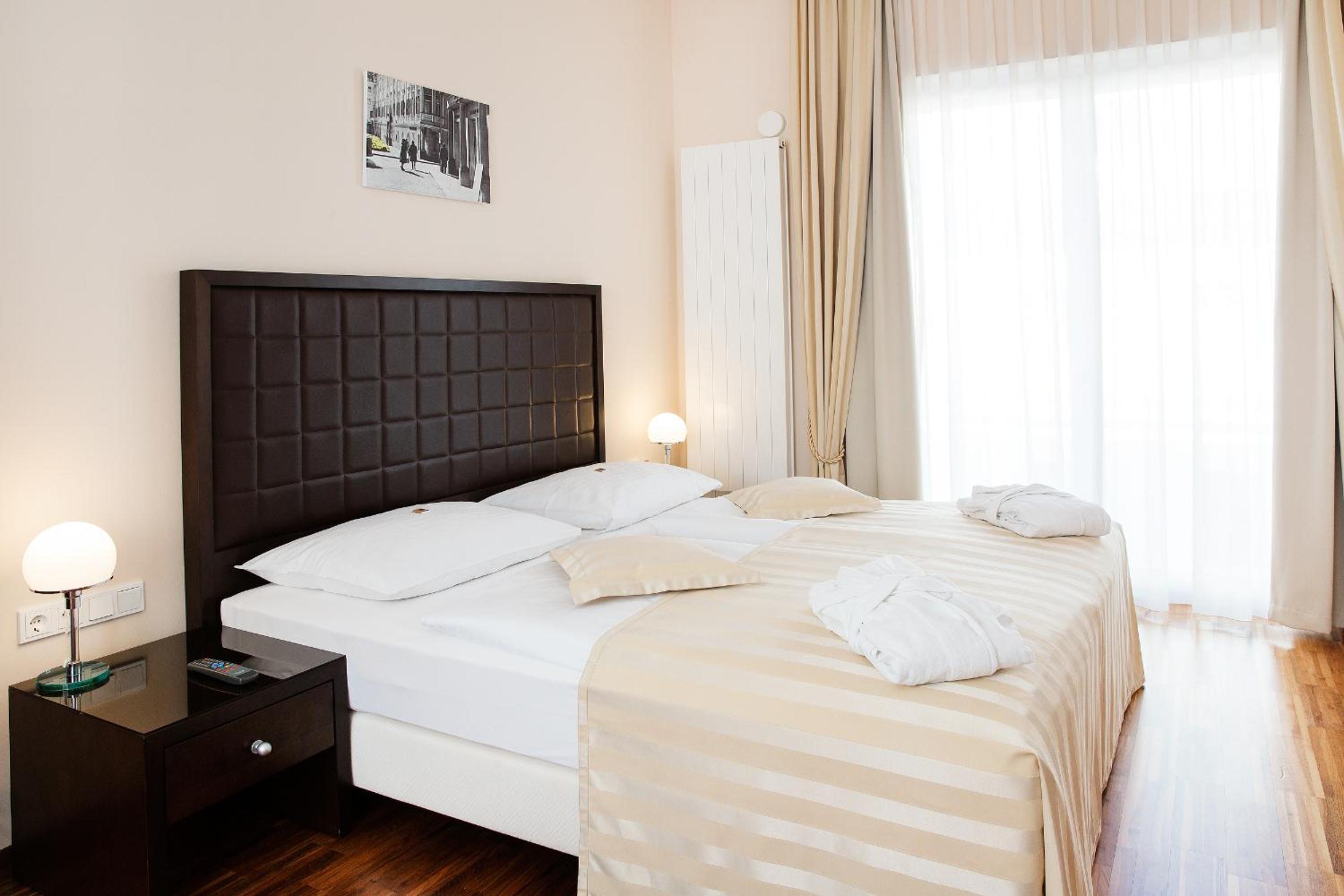 Suite with Balcony - Photo 6