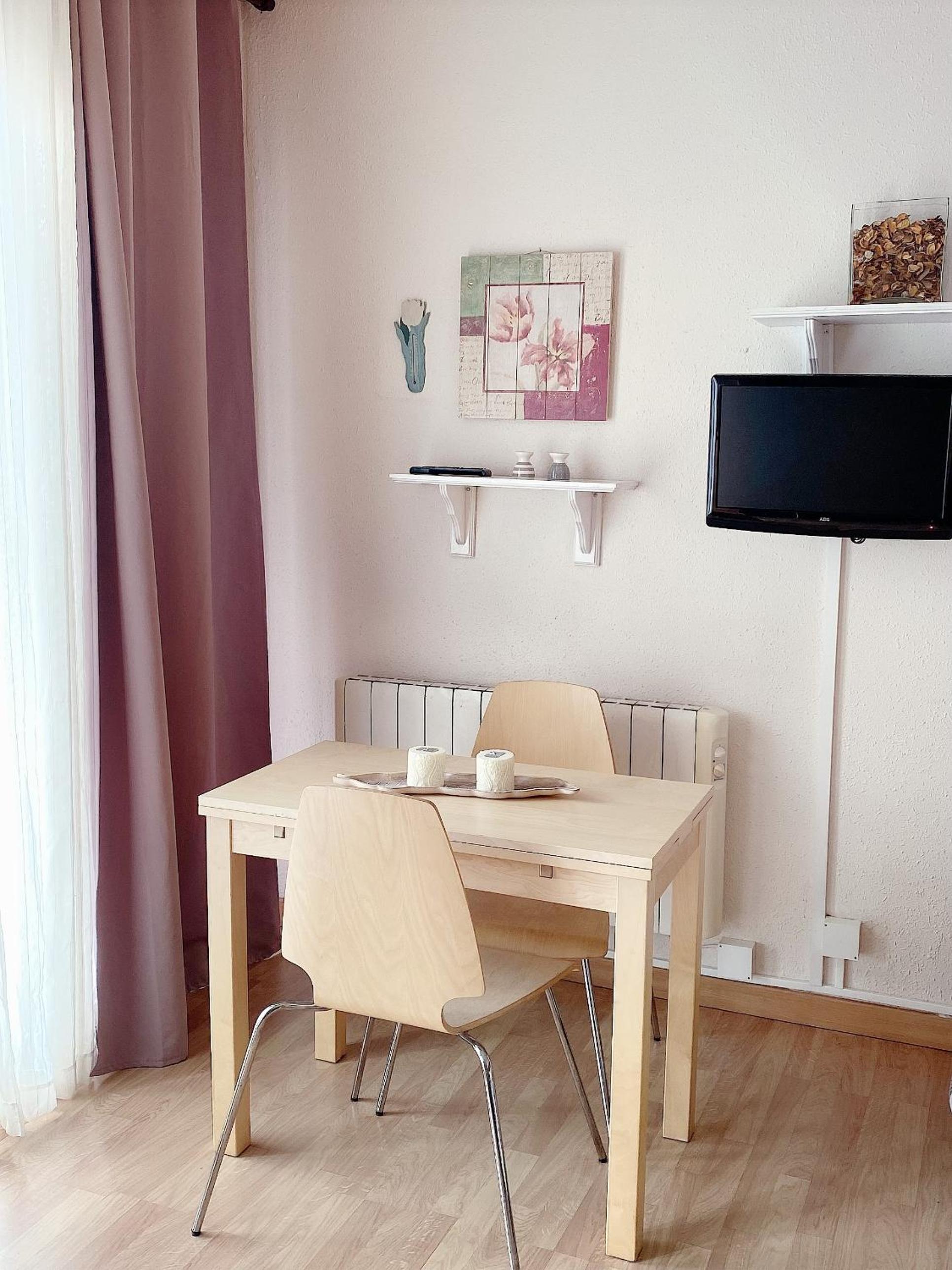 One-Bedroom Apartment photo 3