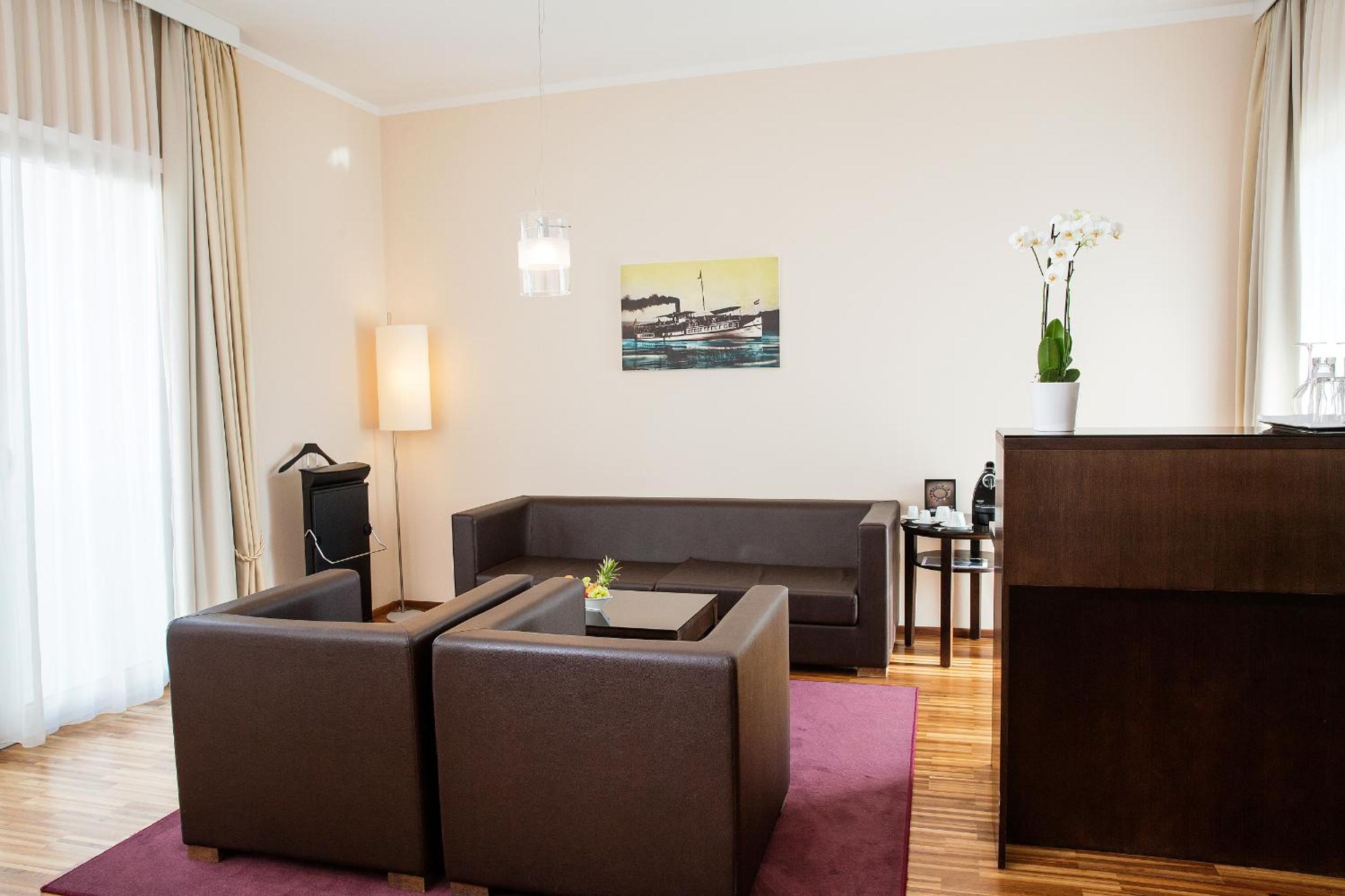 Suite with Balcony - Photo 3