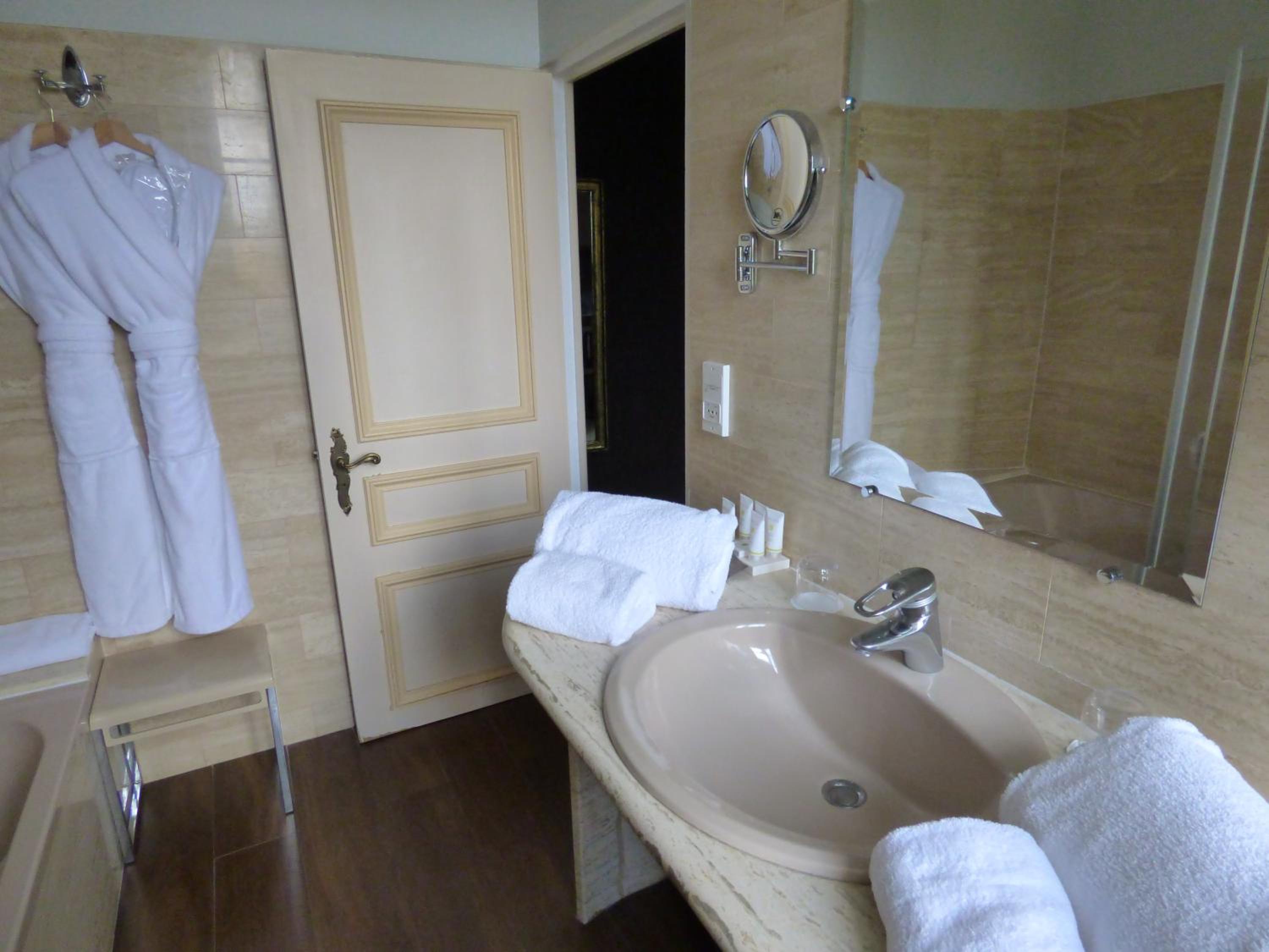 Standard Double Room - Photo 2
