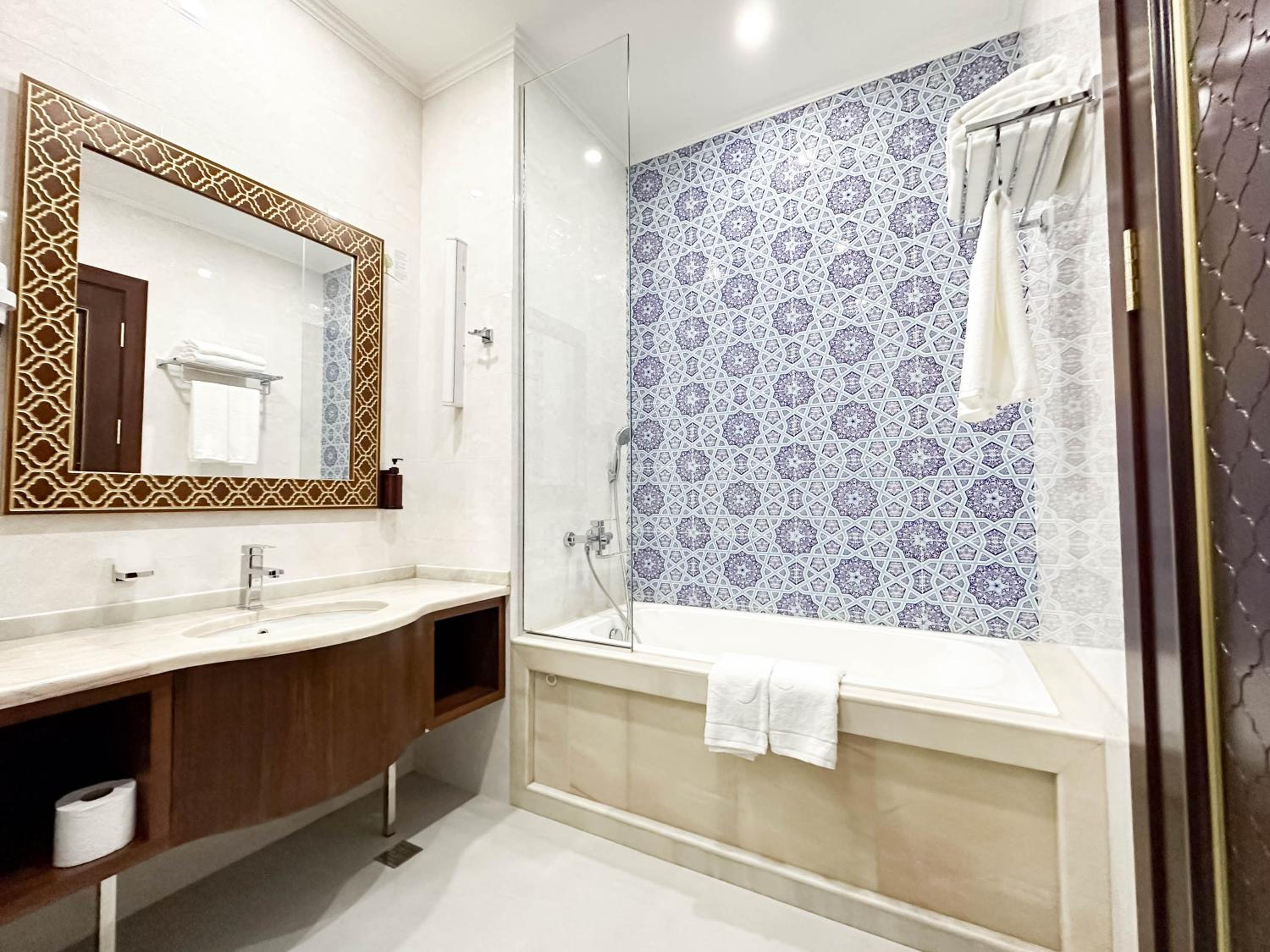 Deluxe Double Room - Photo 11