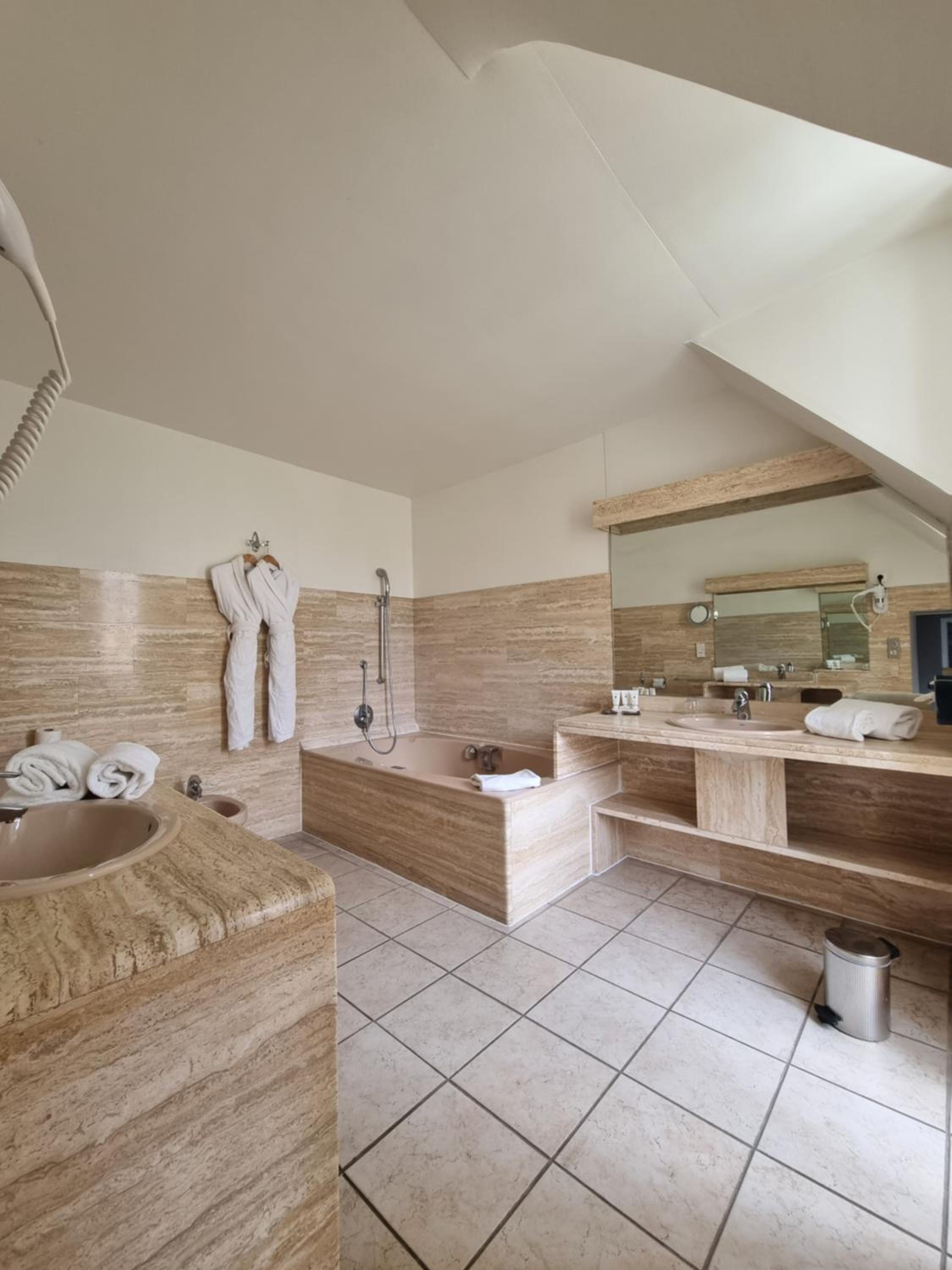 Suite - Photo 4