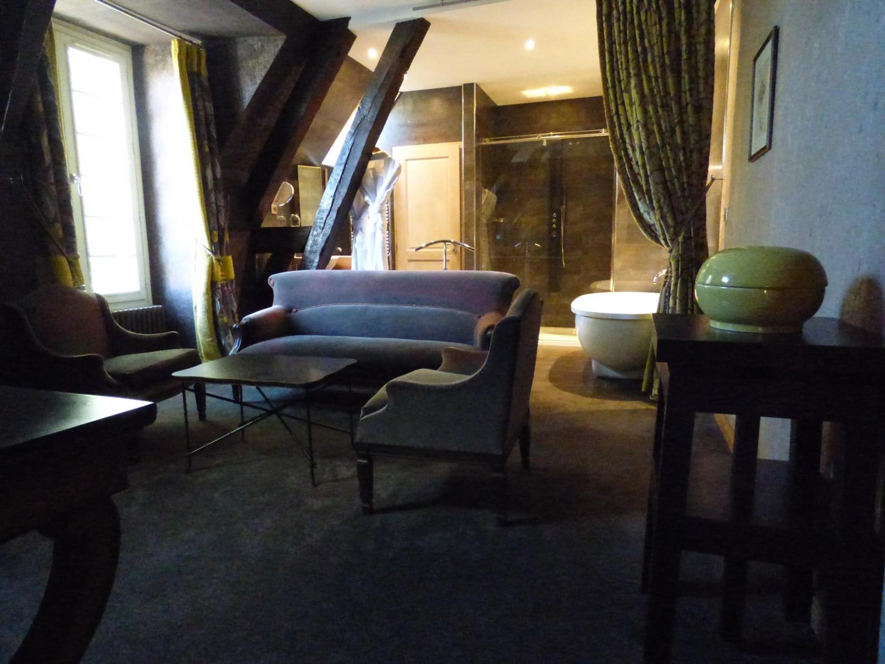 Suite - Photo 2