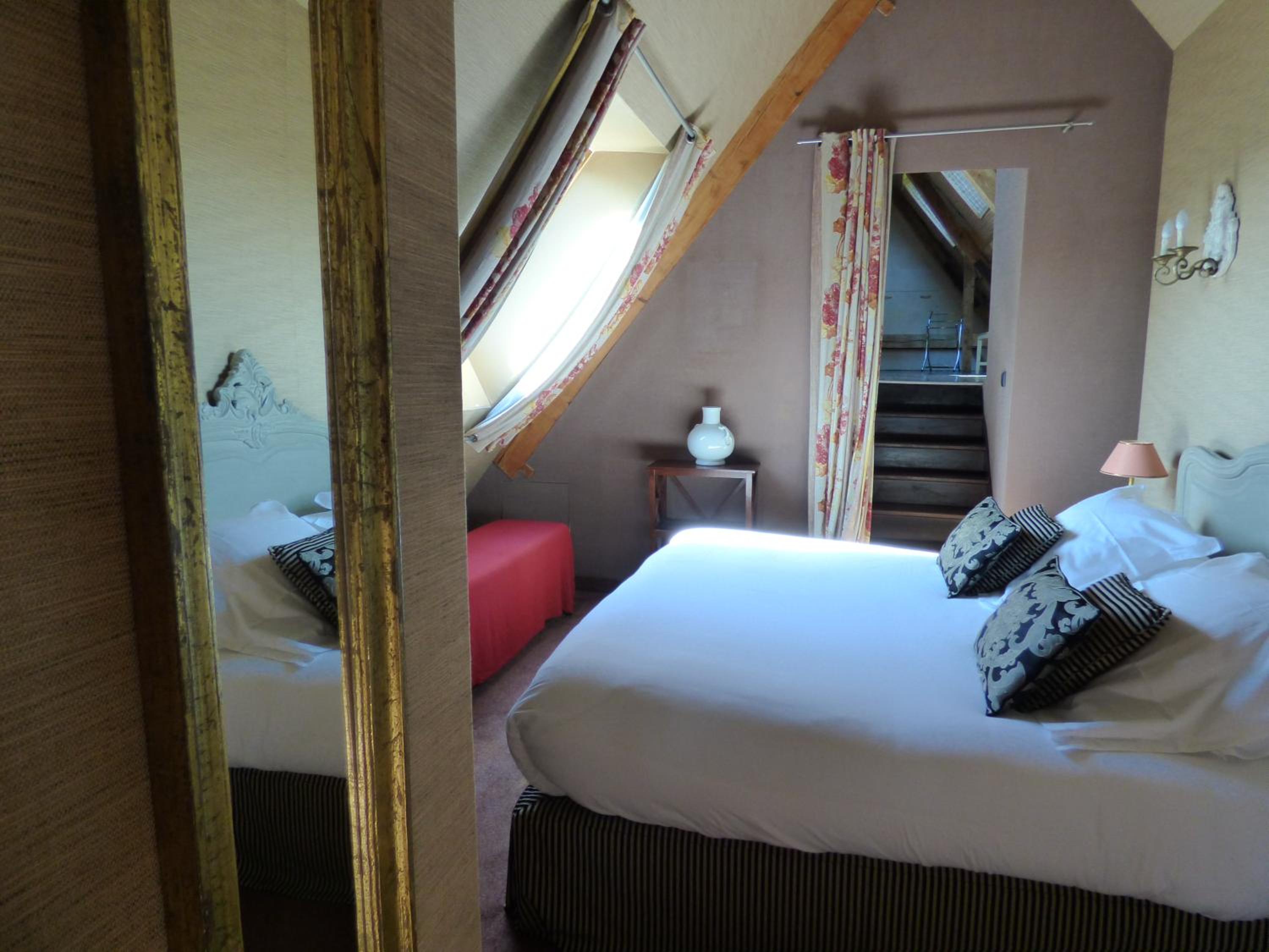 Queen Suite with Spa Bath - Photo 4