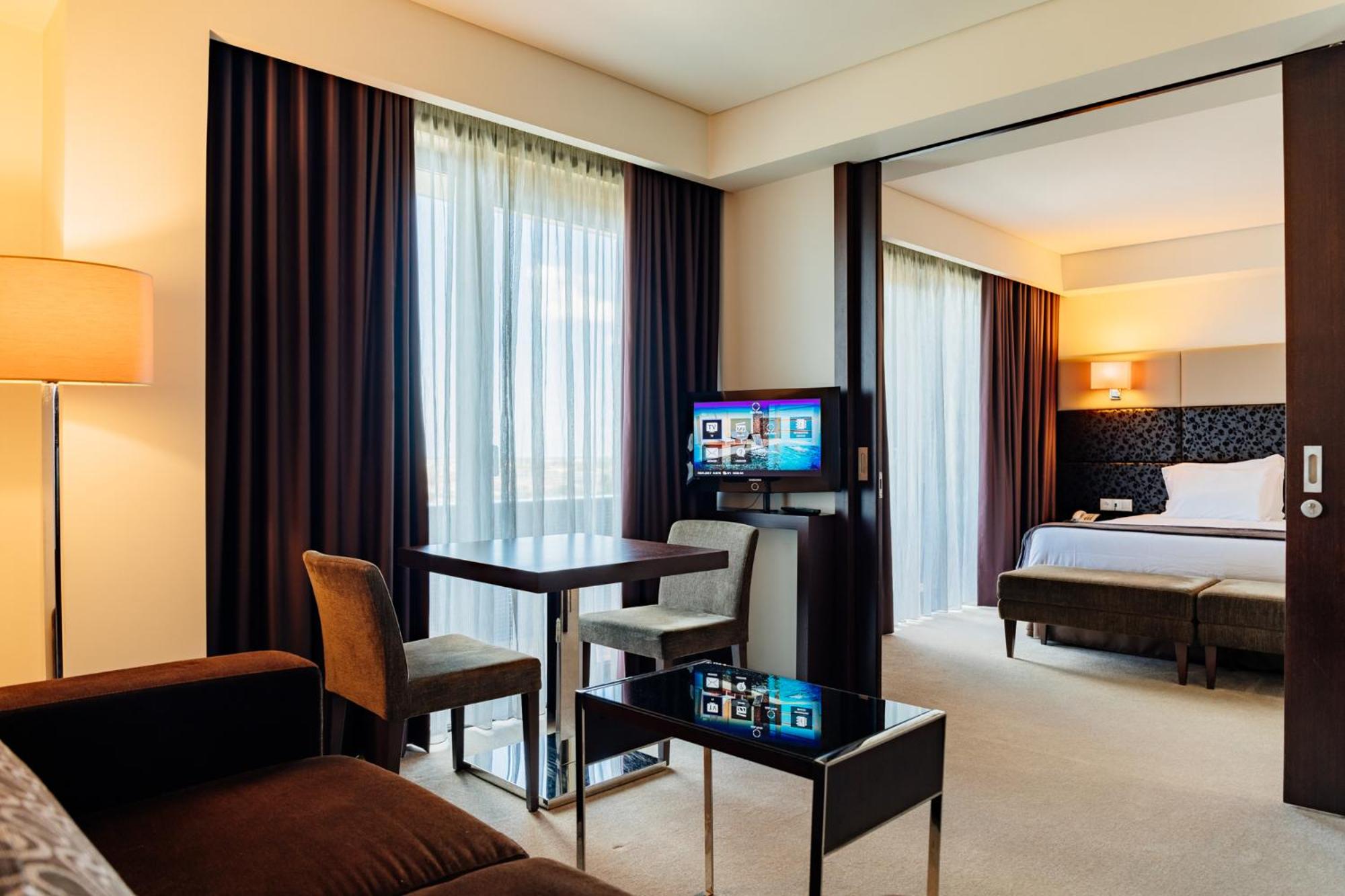 Suite - Photo 8