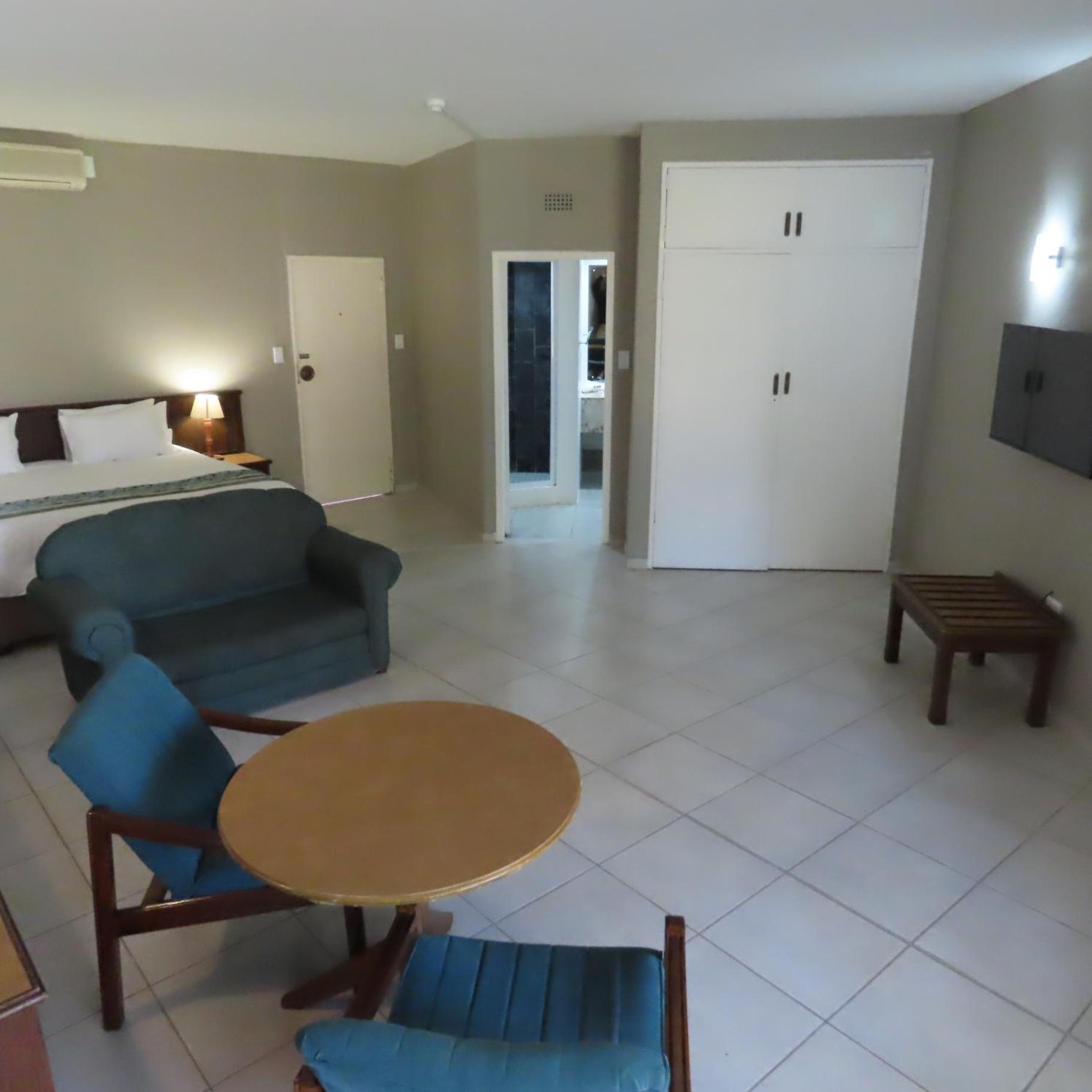 Family Room - Photo 4