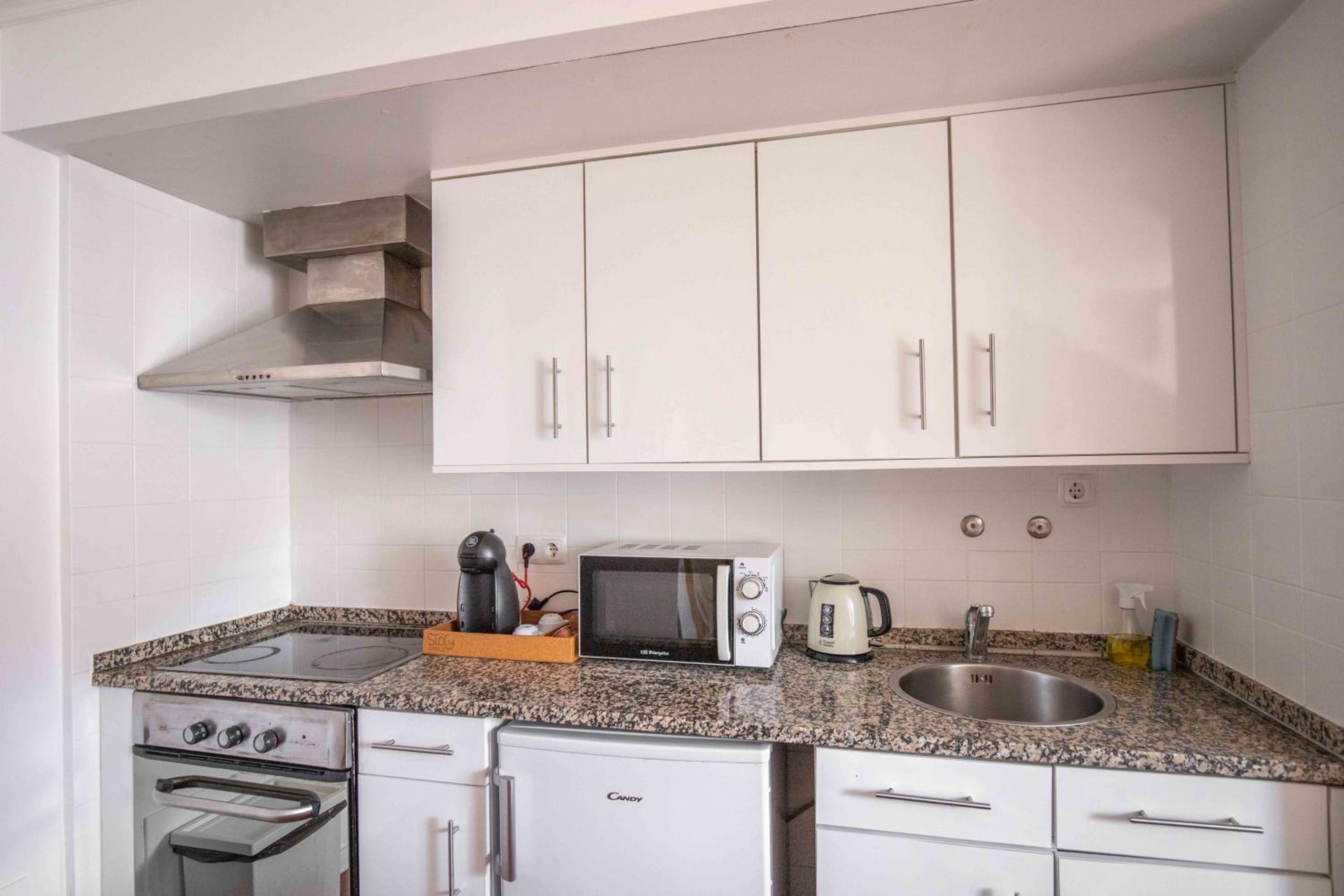 One-Bedroom Apartment - Photo 6