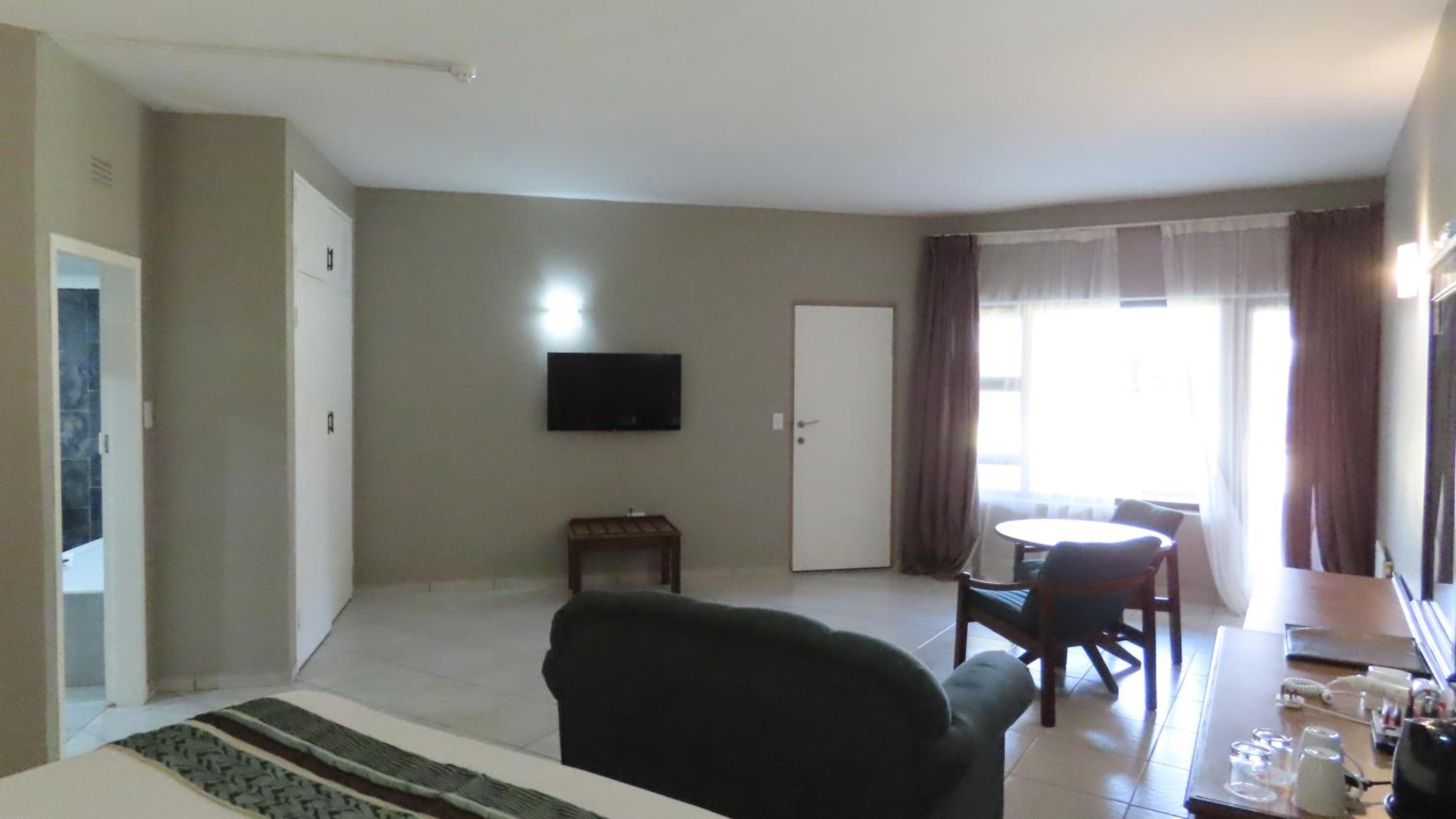 Family Room - Photo 10