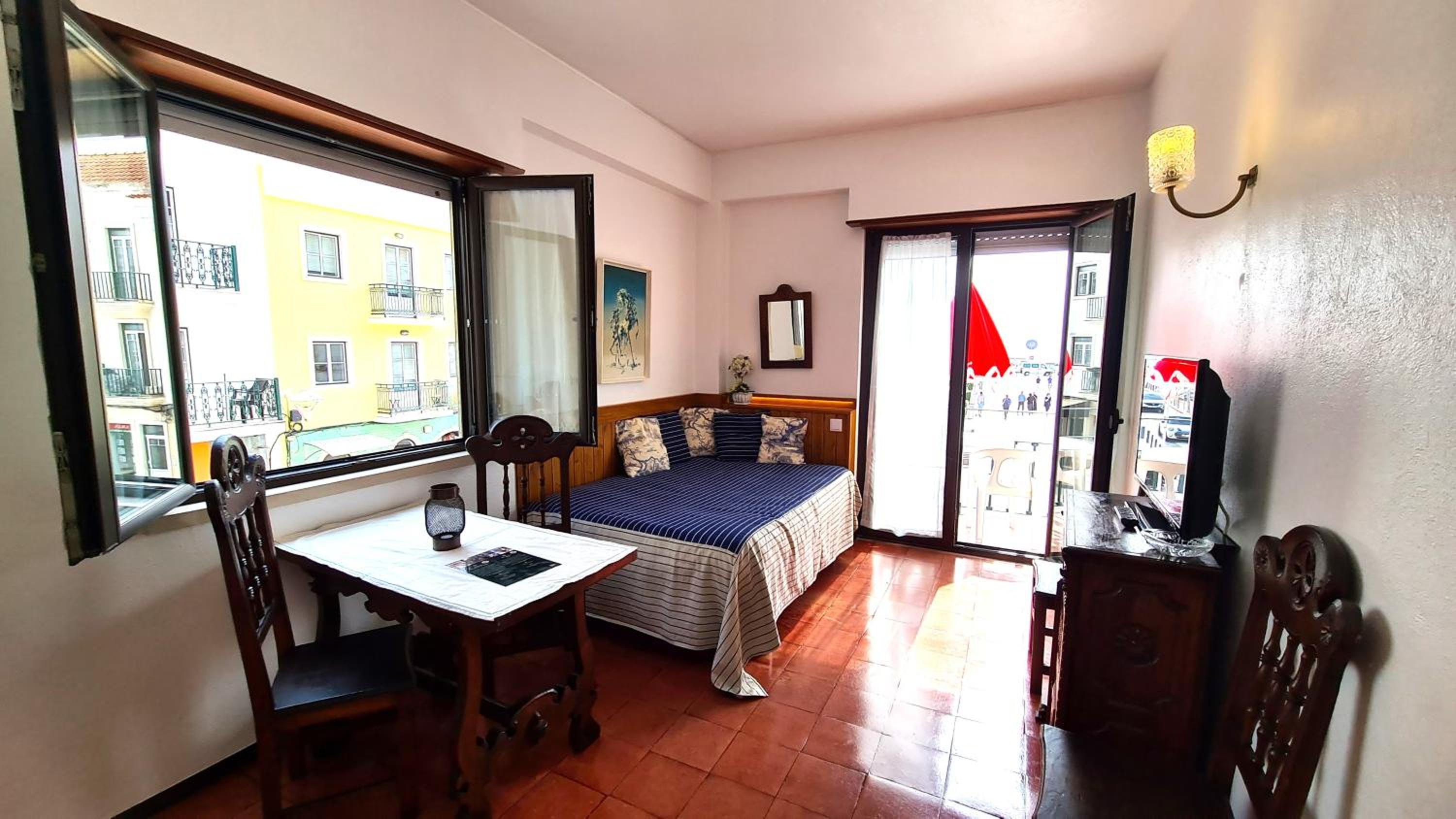 One-Bedroom Apartment - Photo 12