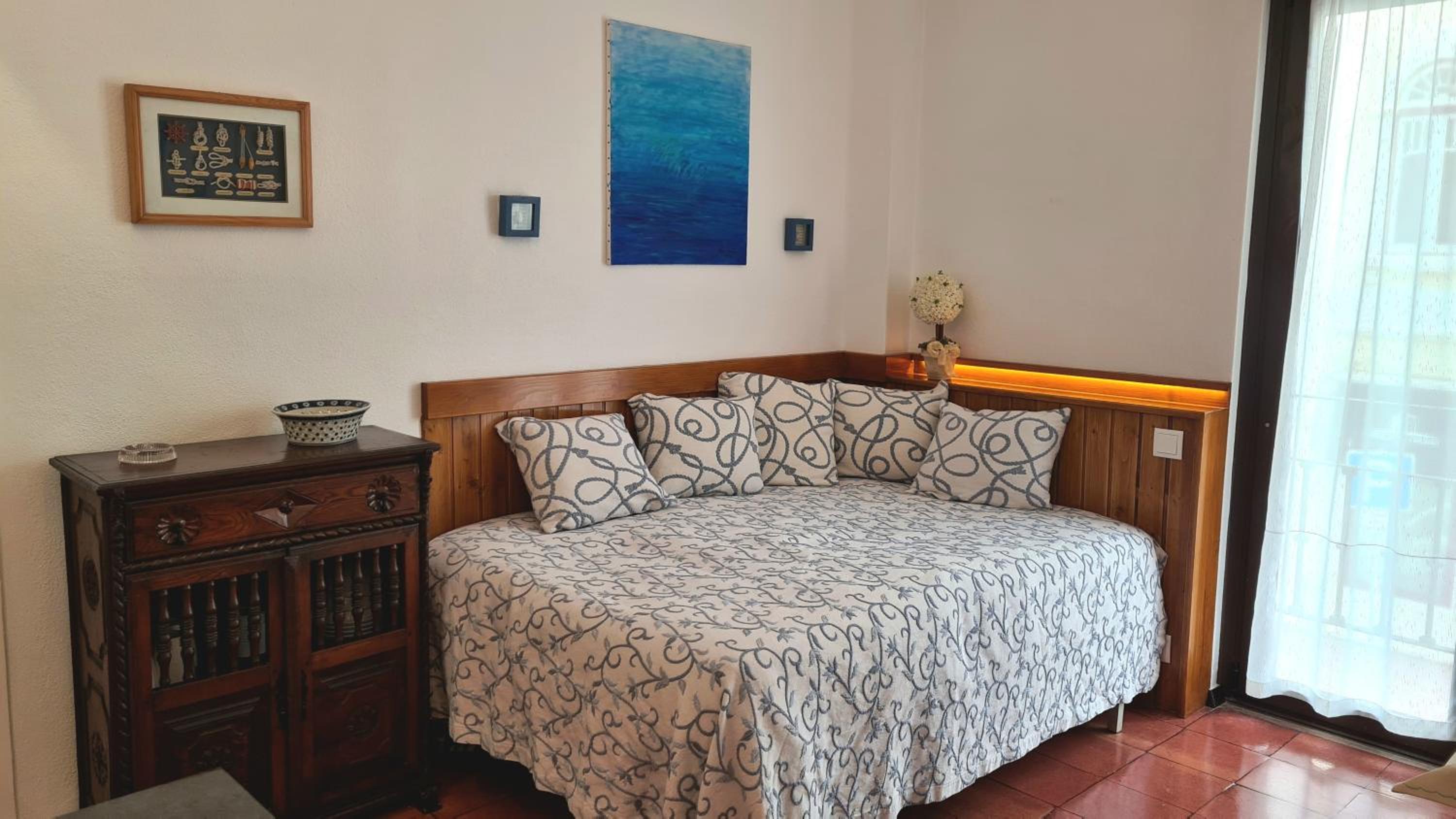 One-Bedroom Apartment - Photo 6