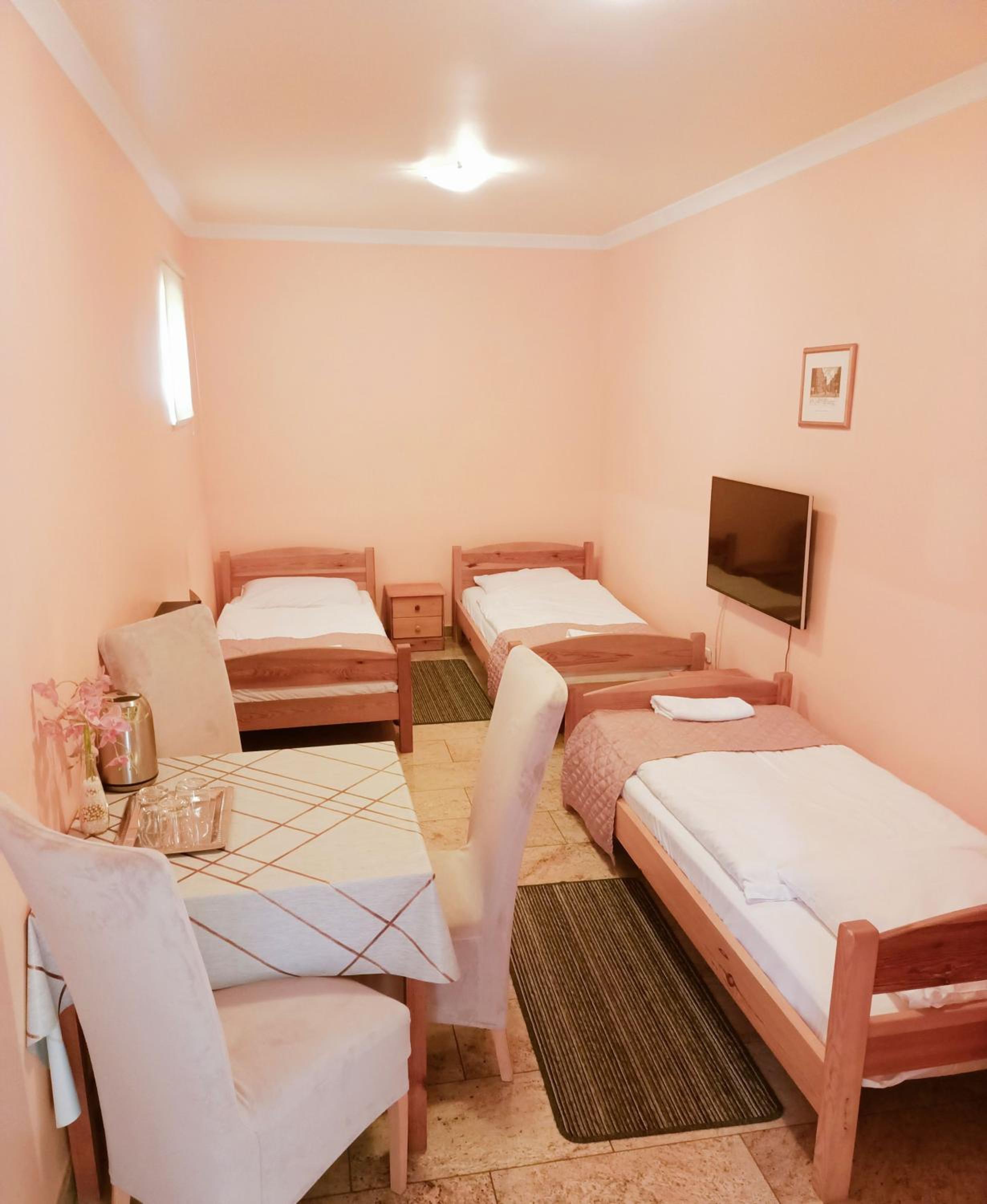 Economy Triple Room photo 1