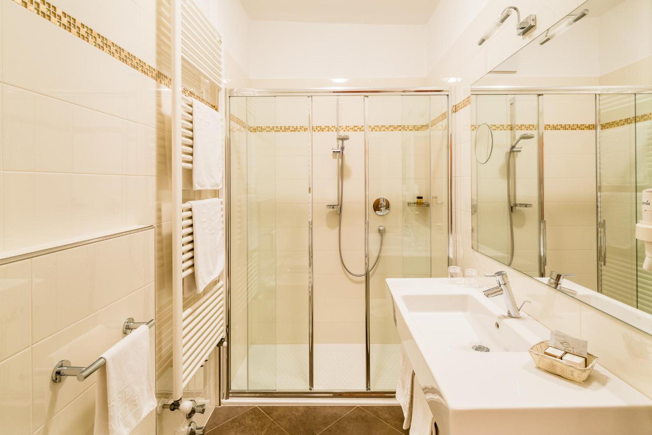 Double Room with Balcony - Annex photo 2