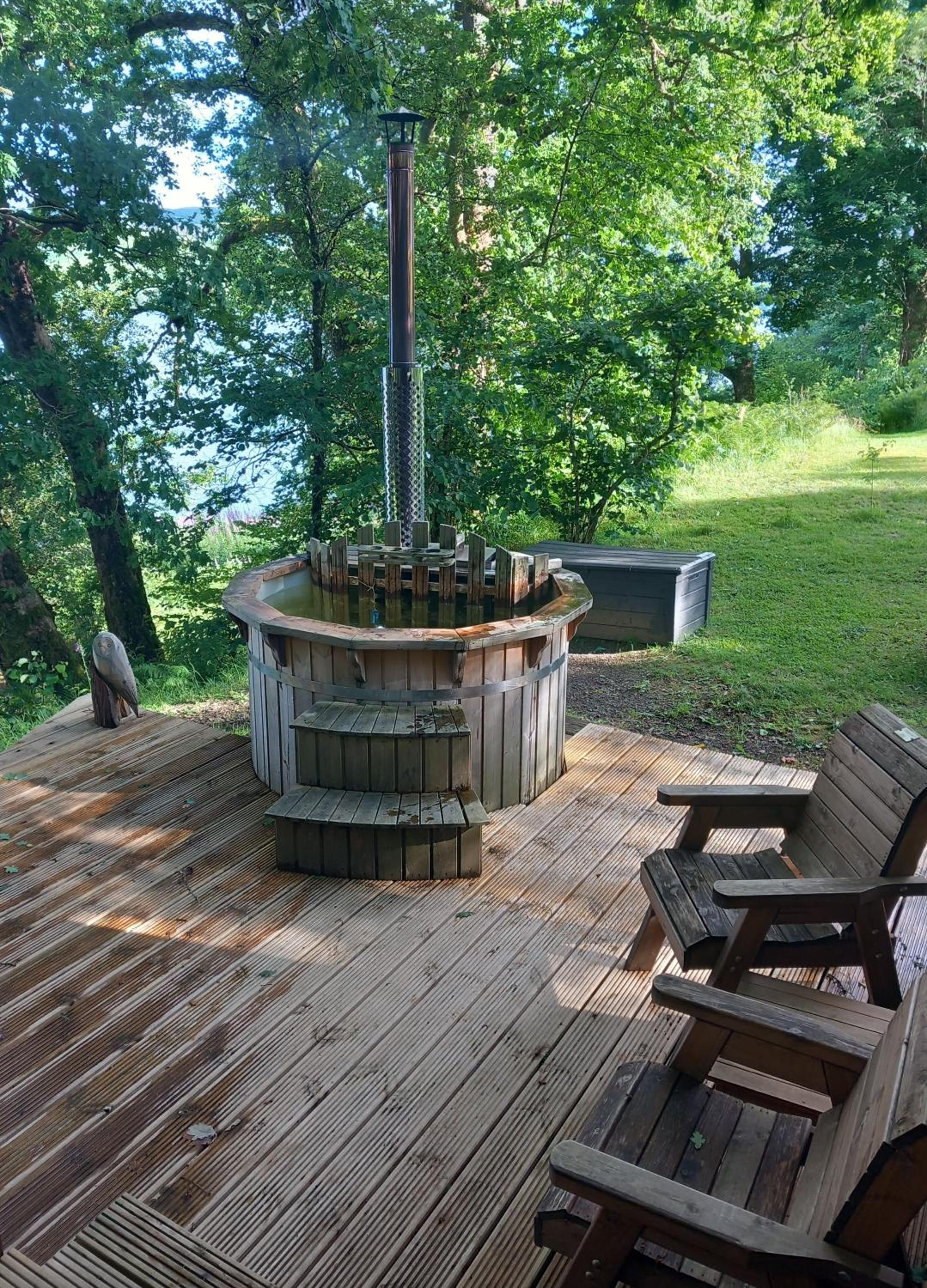 Sloy Cabin (2 bedrooms) – Wood fired hot tub (extra charge) and free Wi-Fi  photo 2