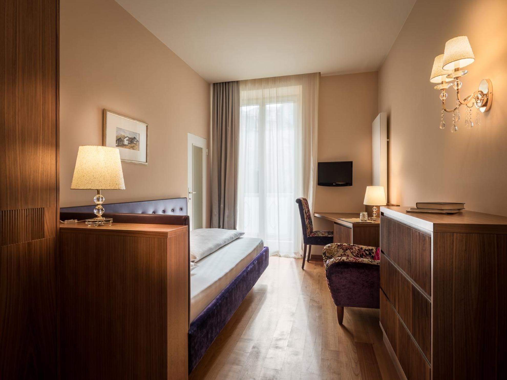 Single Room with Balcony - Annex photo 3