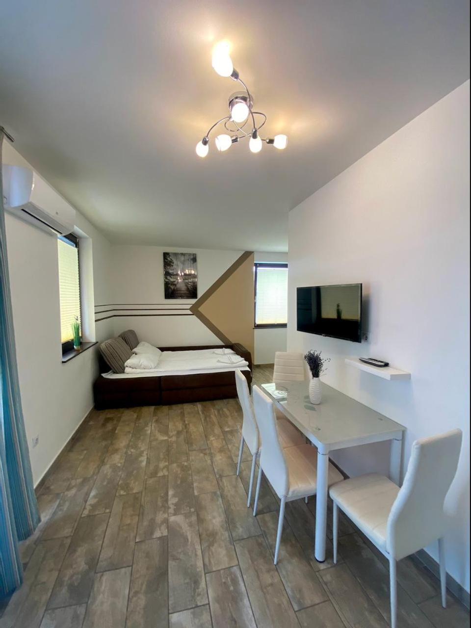 Studio Apartment photo 1