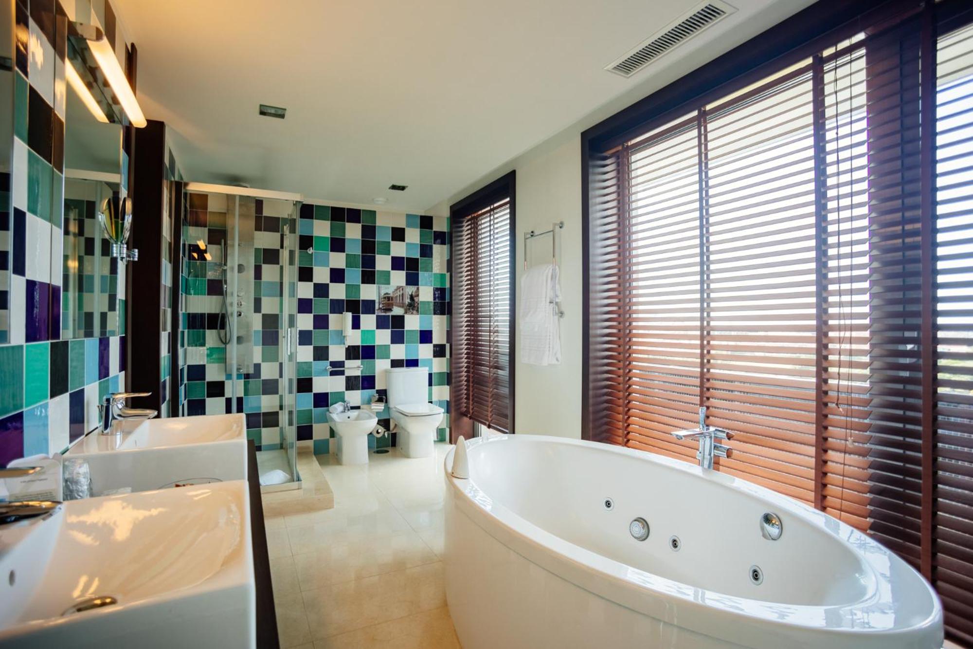 Superior Suite - Photo 5