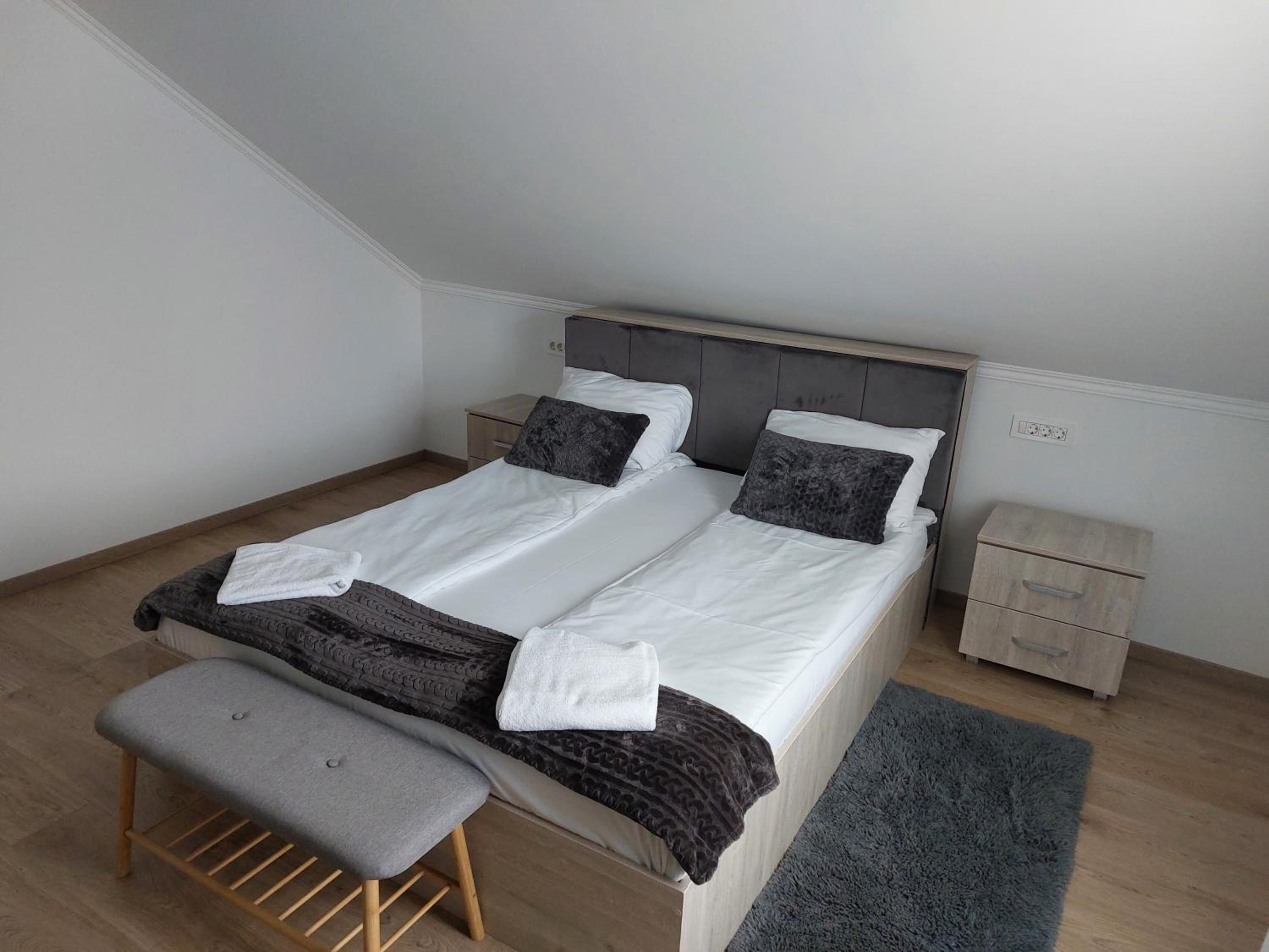Apartment with Balcony - Photo 8