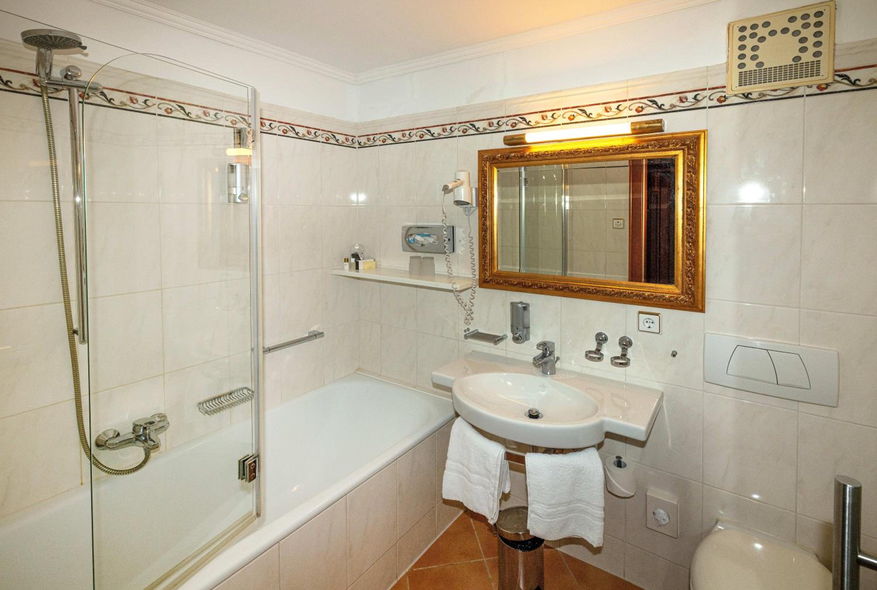 Double Room with Lake View Modern photo 3