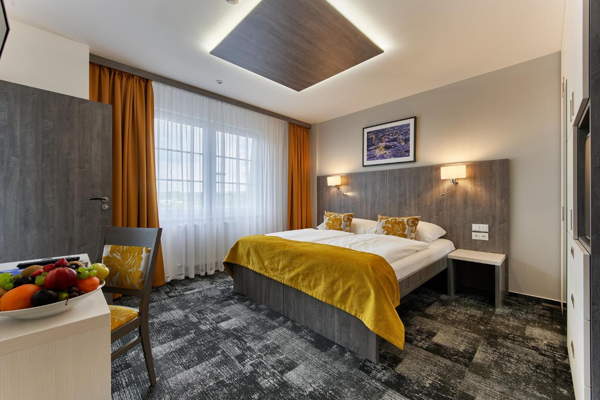 Special Offer - Deluxe Double Room with Unlimited Water and Sauna World Access
