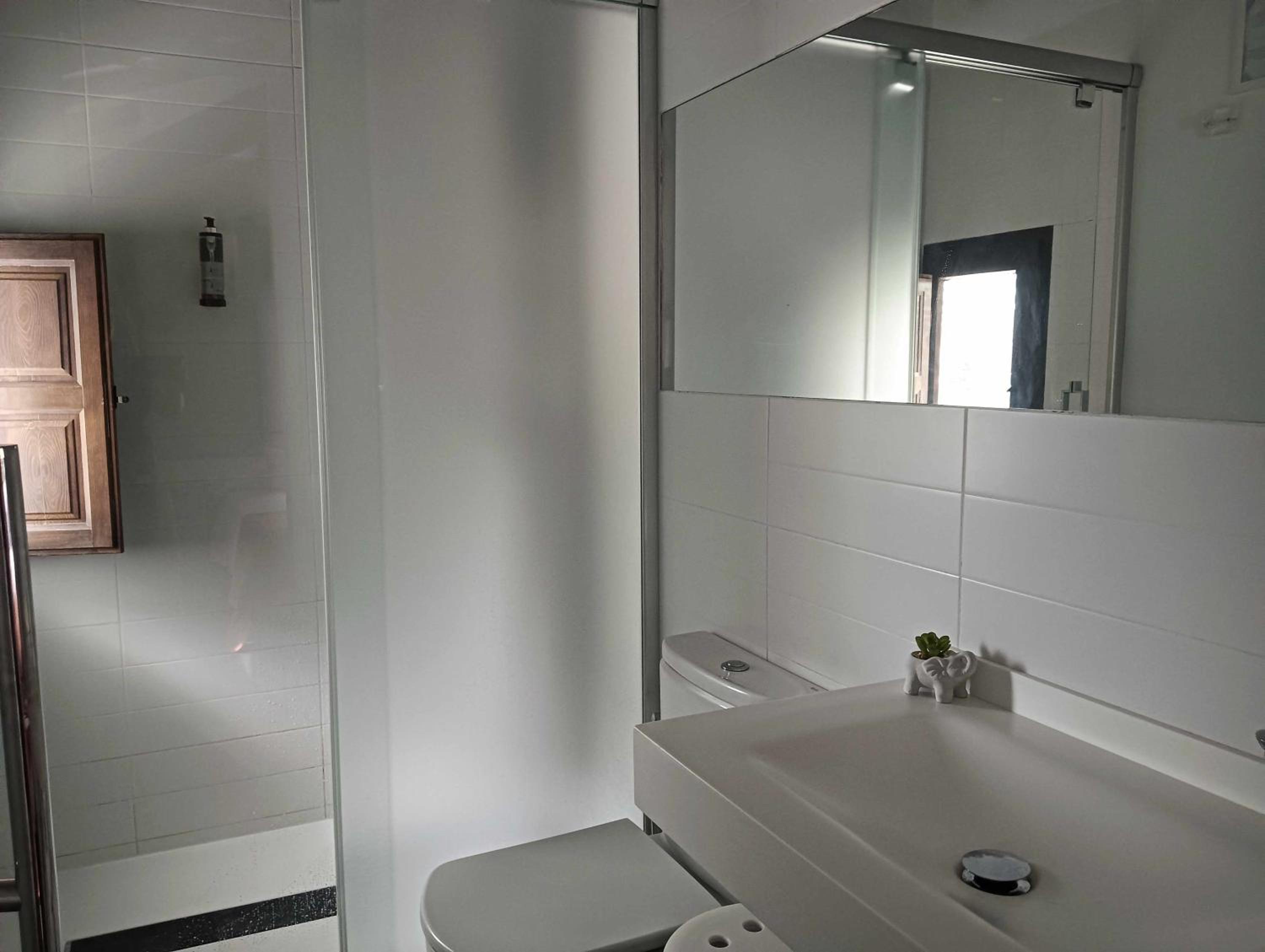 Double Room with Private Bathroom - Photo 4