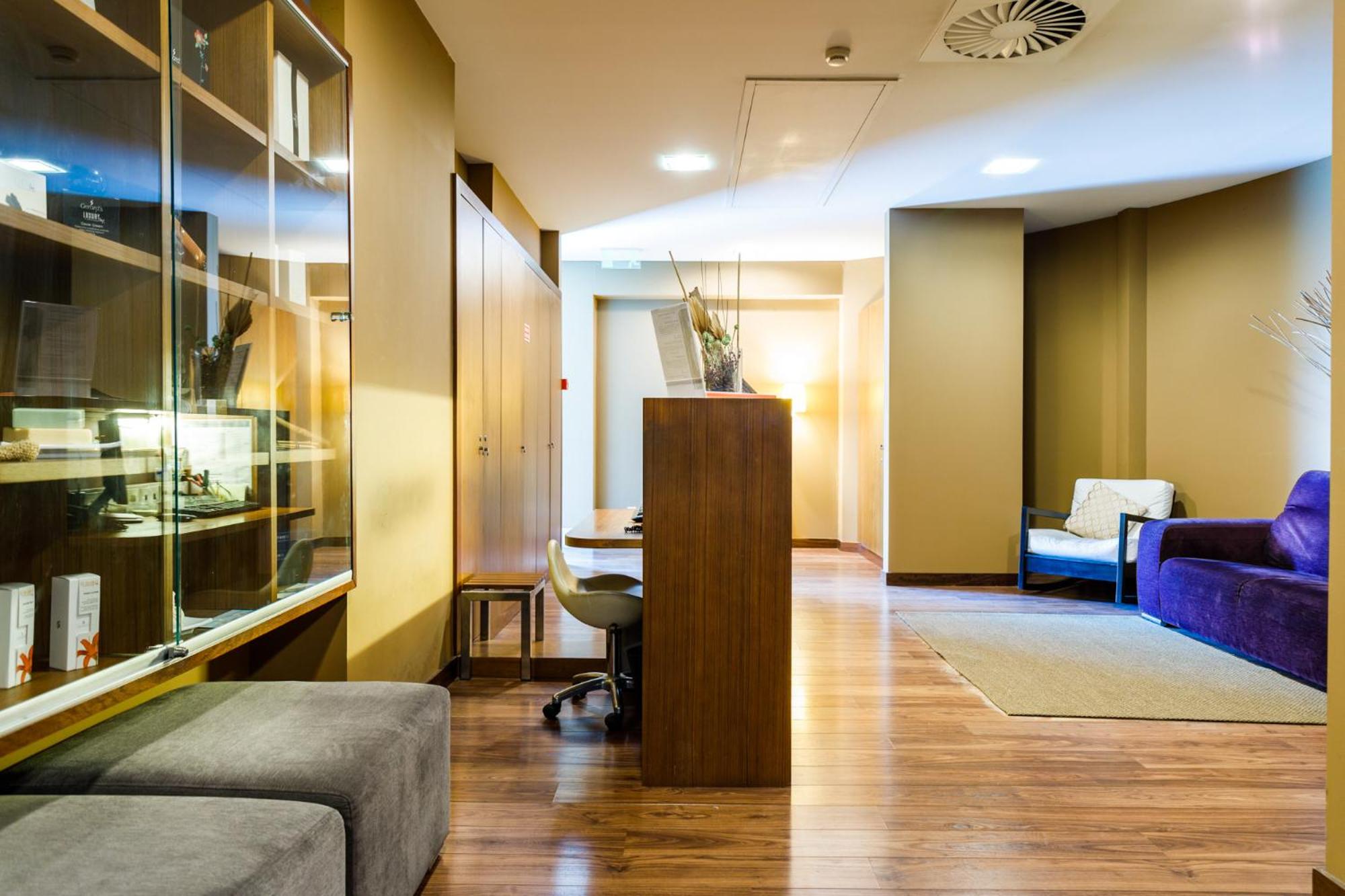Double or Twin Room with Massage Package - Photo 2