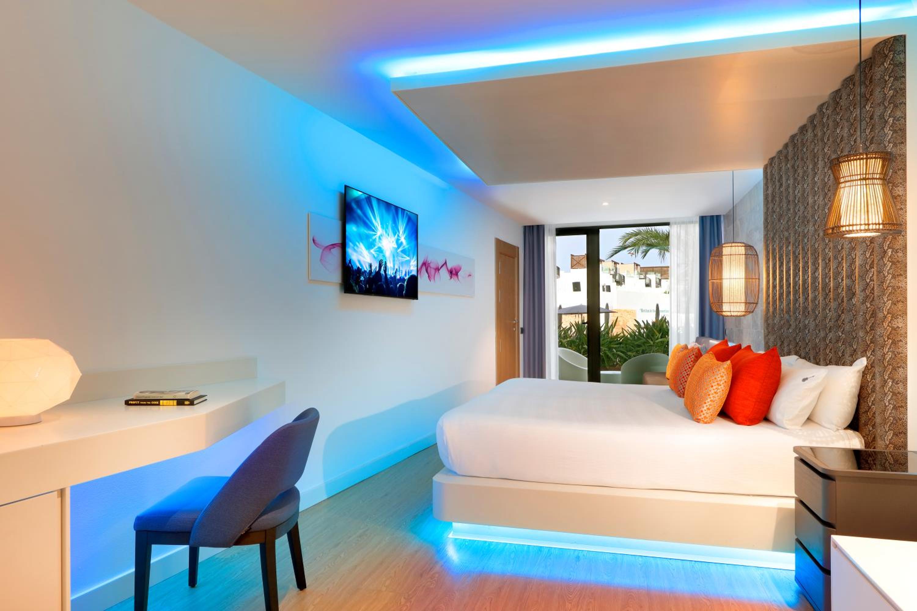 Connecting Band Studio Suite Silver (4 Adults + 1 Child)